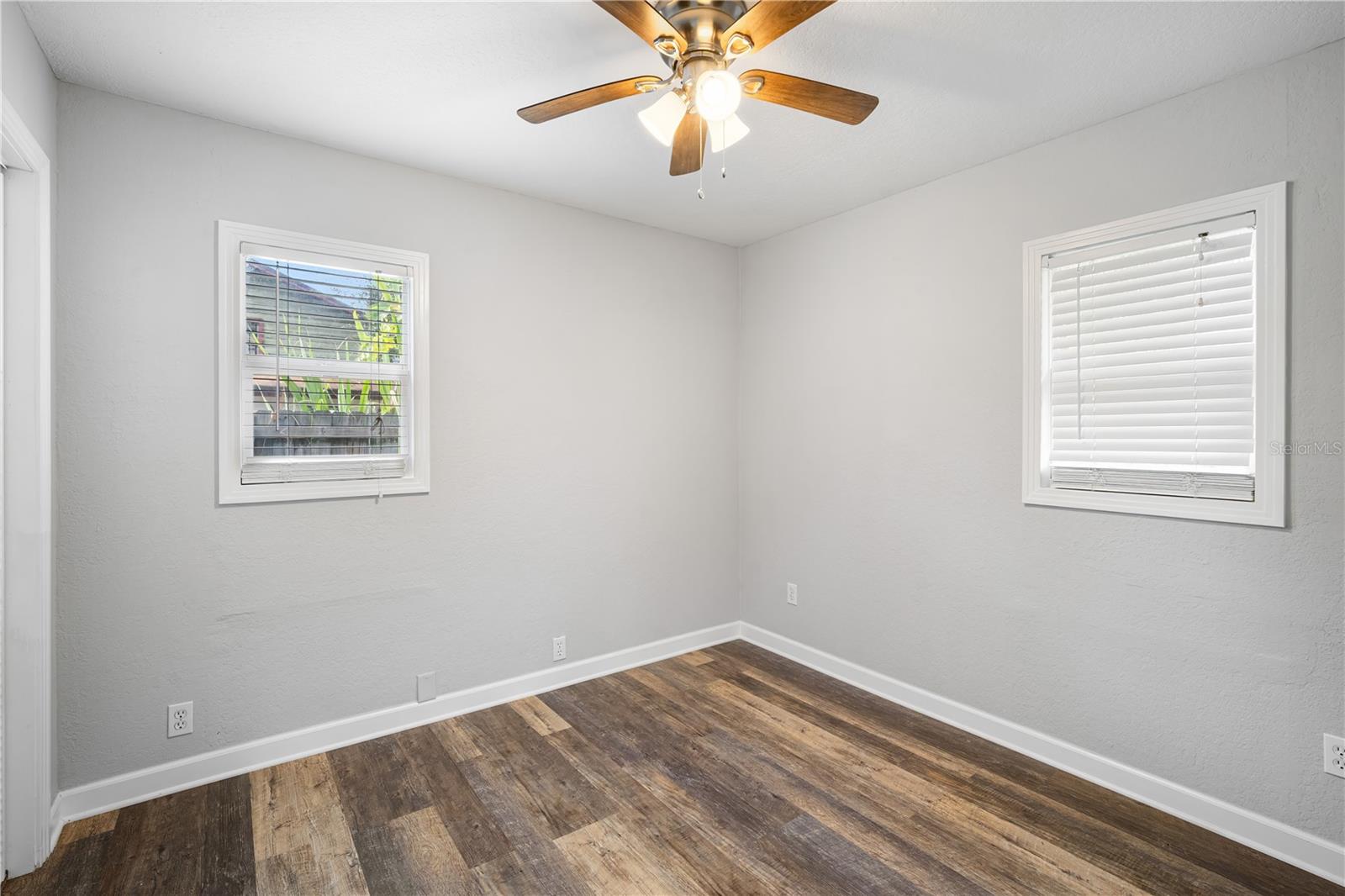 Image 11 of 18 For 1605 Knollwood Street