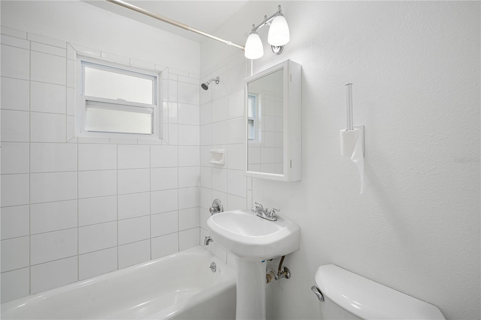 Image 12 of 18 For 1605 Knollwood Street