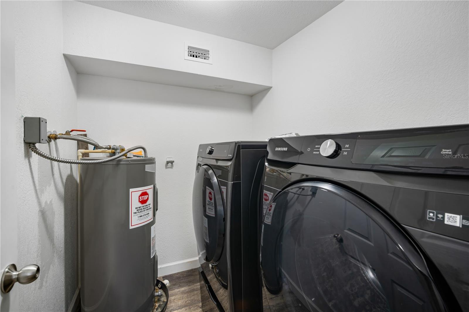 Image 13 of 18 For 1605 Knollwood Street