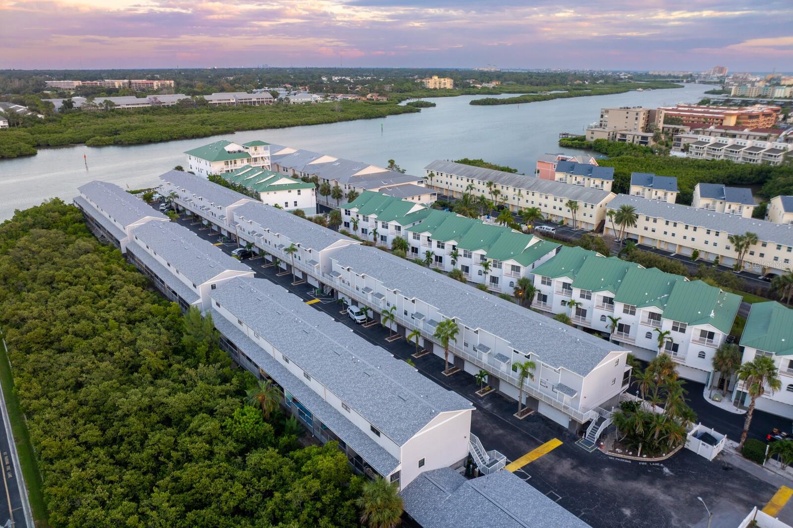 Image 14 of 76 For 19823 Gulf Boulevard 5