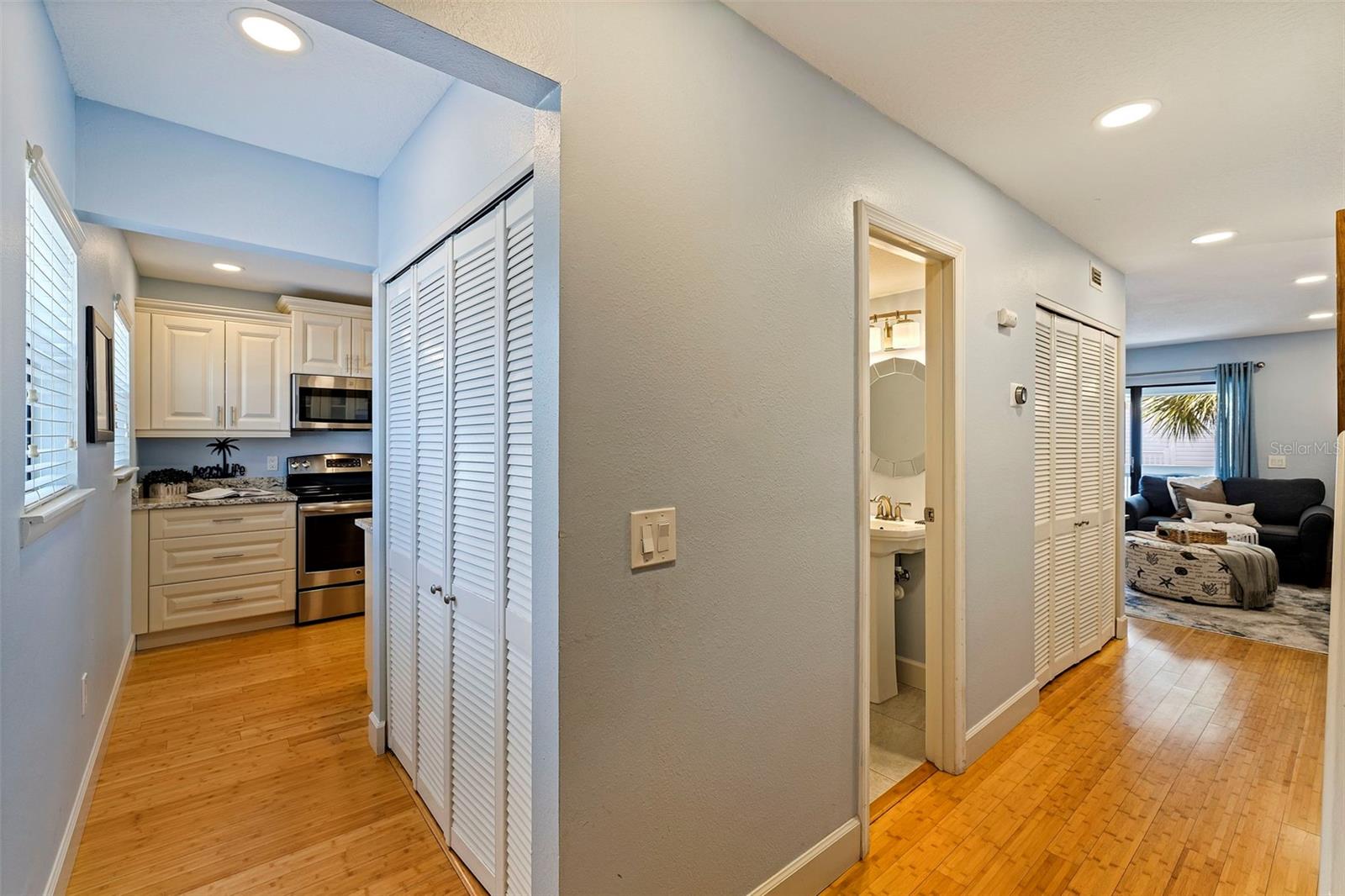 Image 15 of 76 For 19823 Gulf Boulevard 5