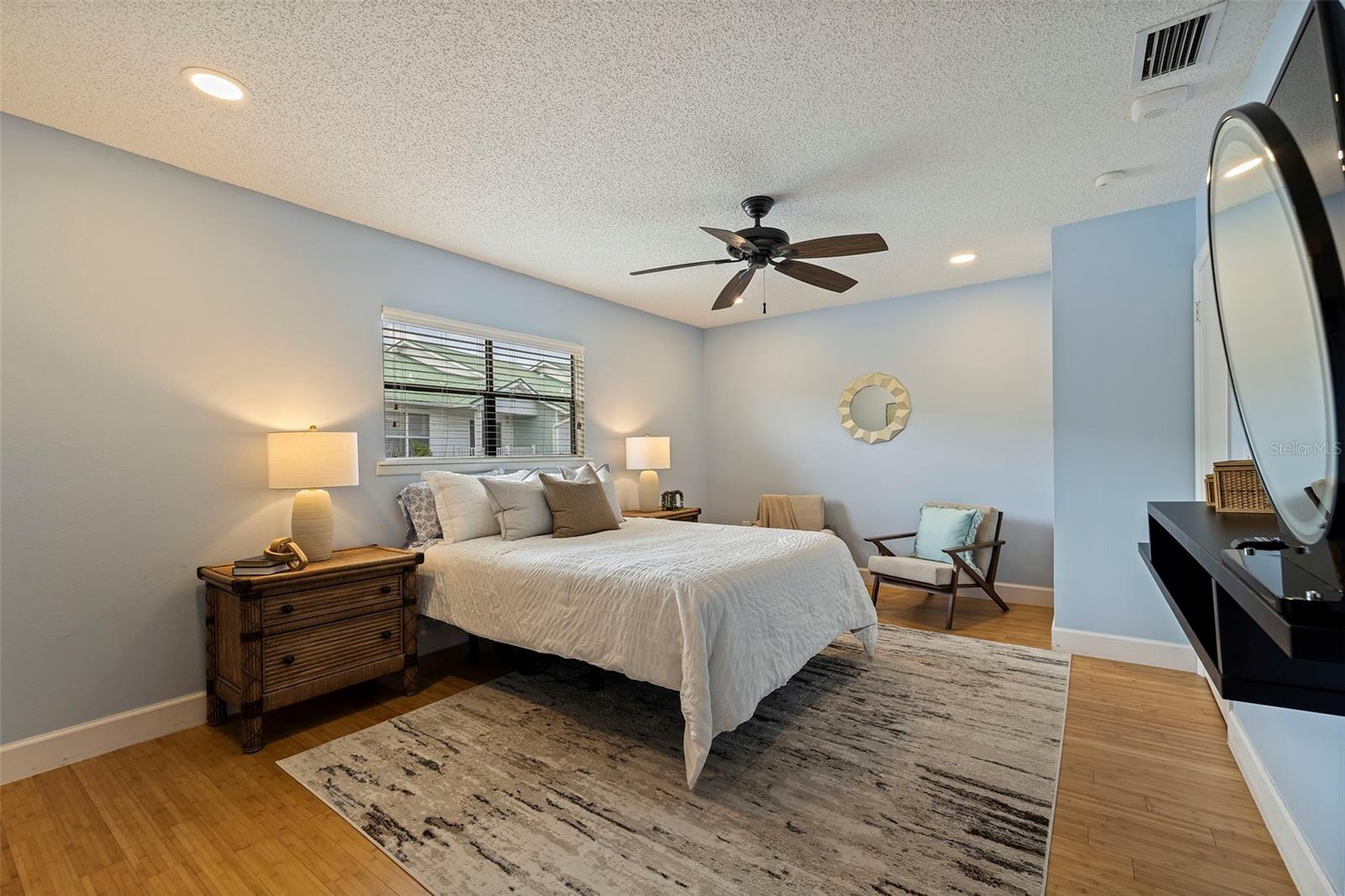 Image 24 of 76 For 19823 Gulf Boulevard 5