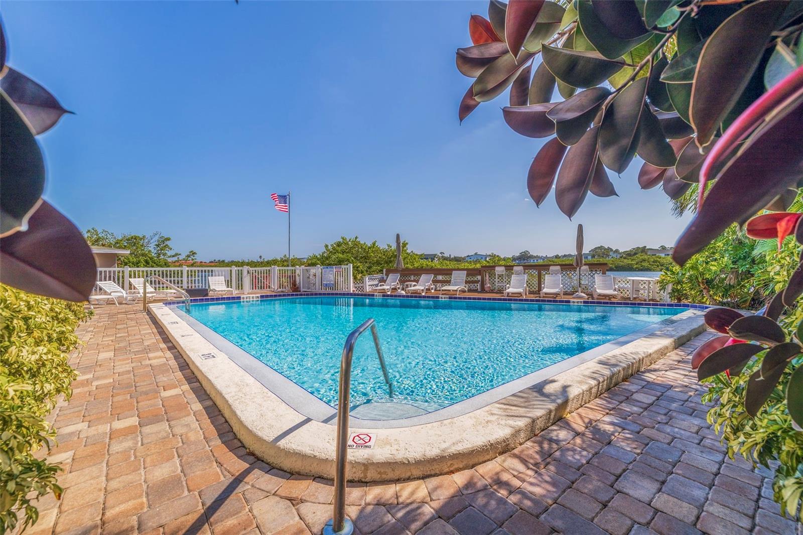 Image 35 of 76 For 19823 Gulf Boulevard 5