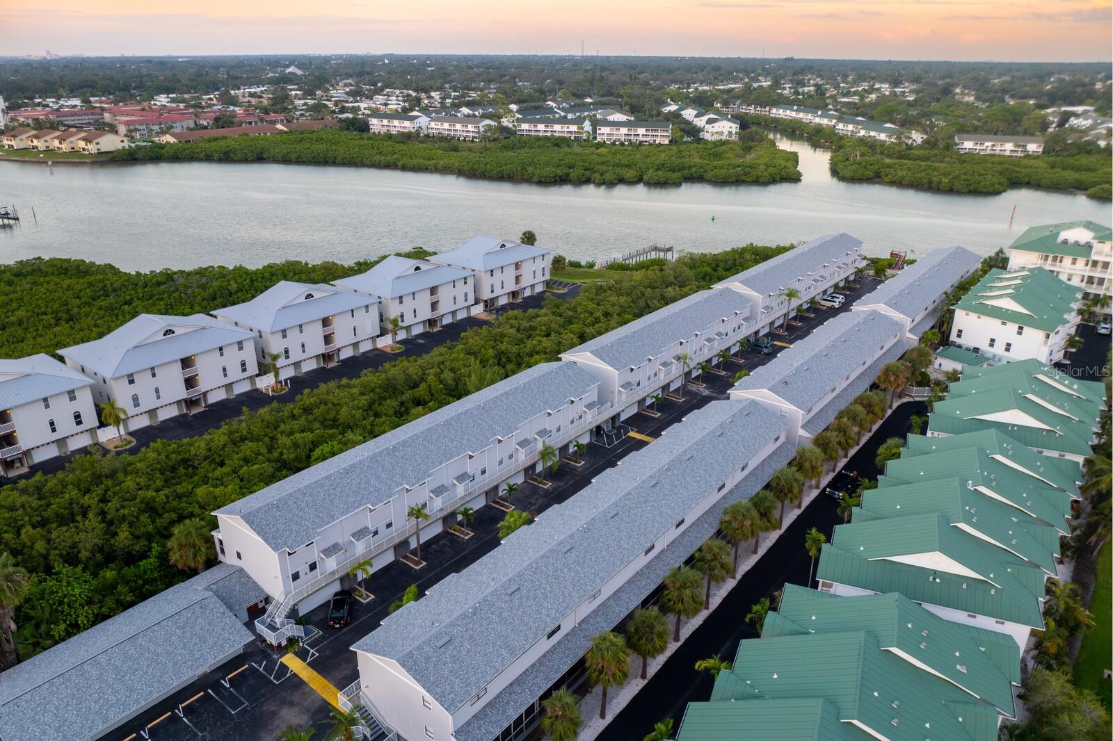 Image 48 of 76 For 19823 Gulf Boulevard 5