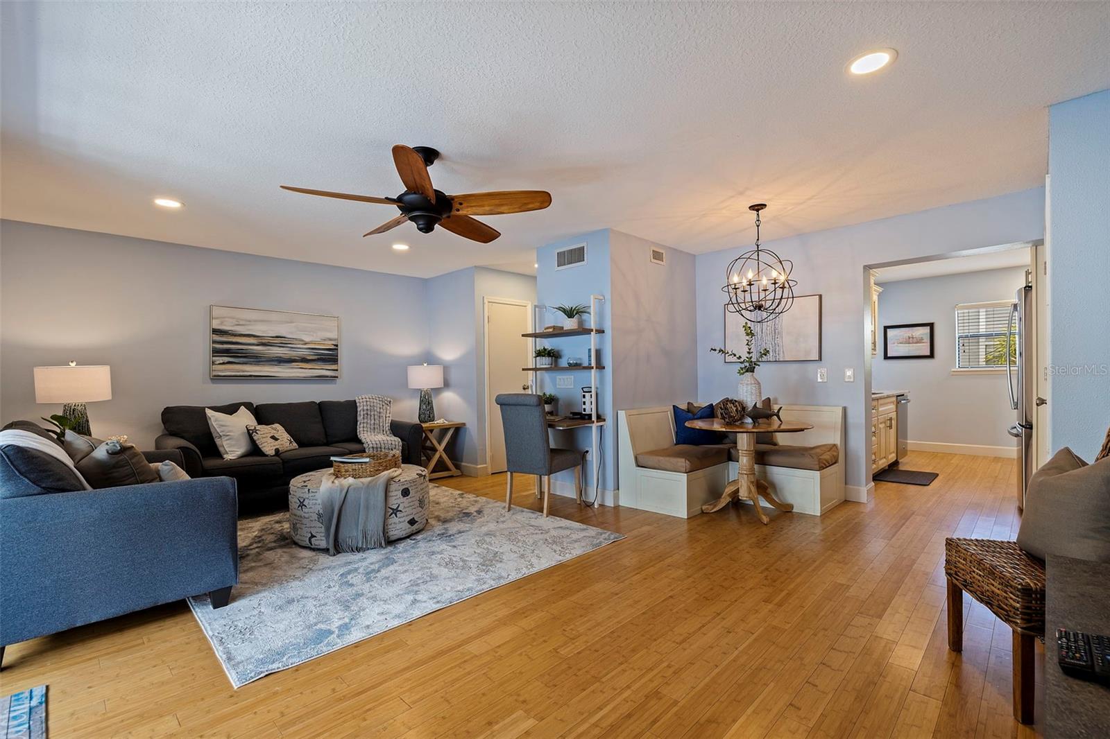 Image 6 of 76 For 19823 Gulf Boulevard 5