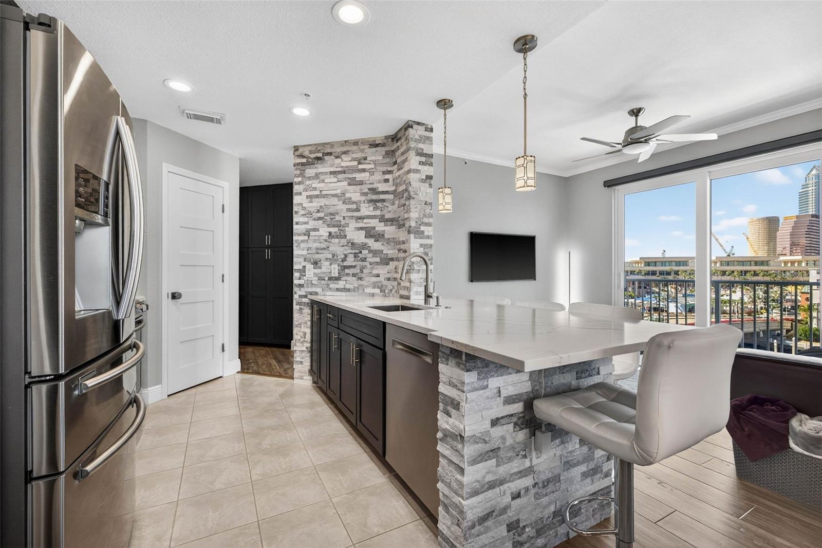 Image 15 of 46 For 700 Harbour Island Boulevard 519