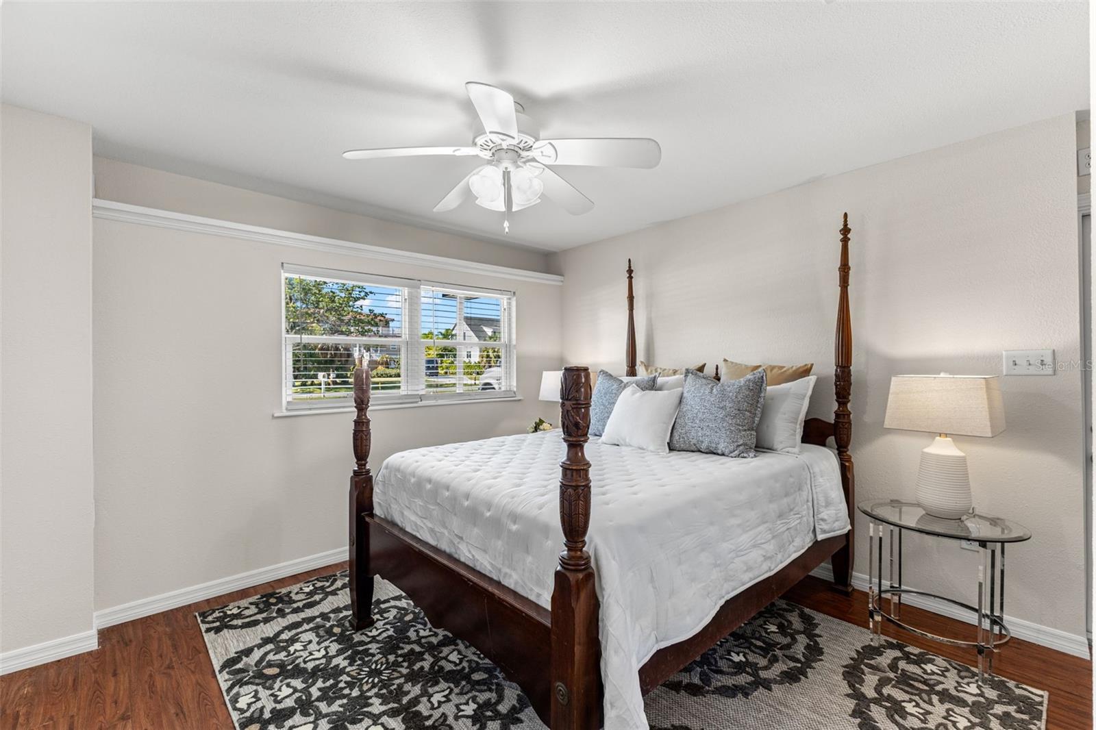 Image 16 of 38 For 337 Shore Drive E