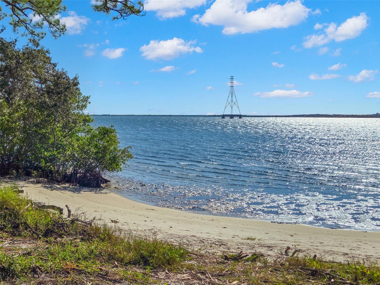 Image 23 of 38 For 337 Shore Drive E