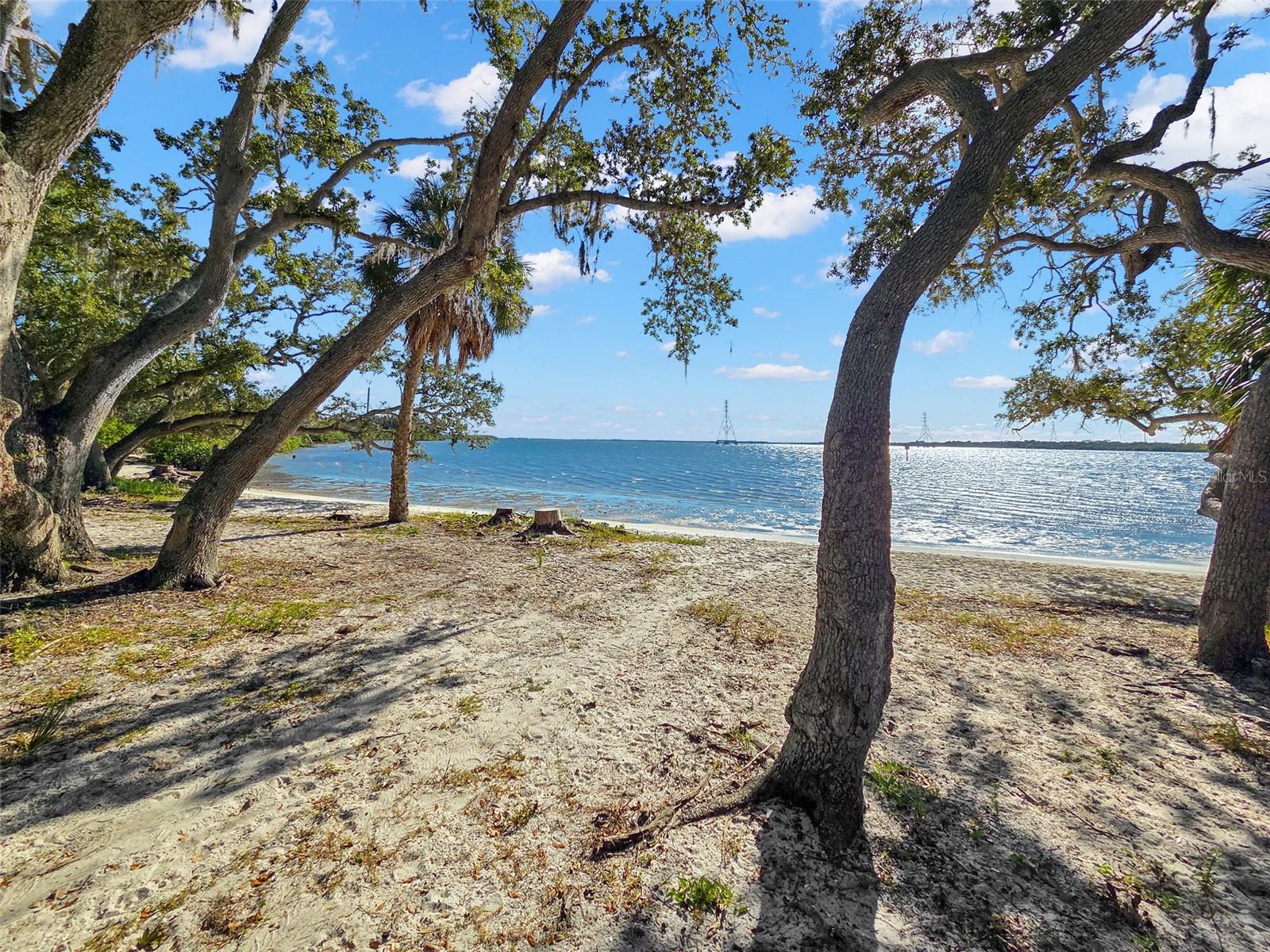 Image 24 of 38 For 337 Shore Drive E