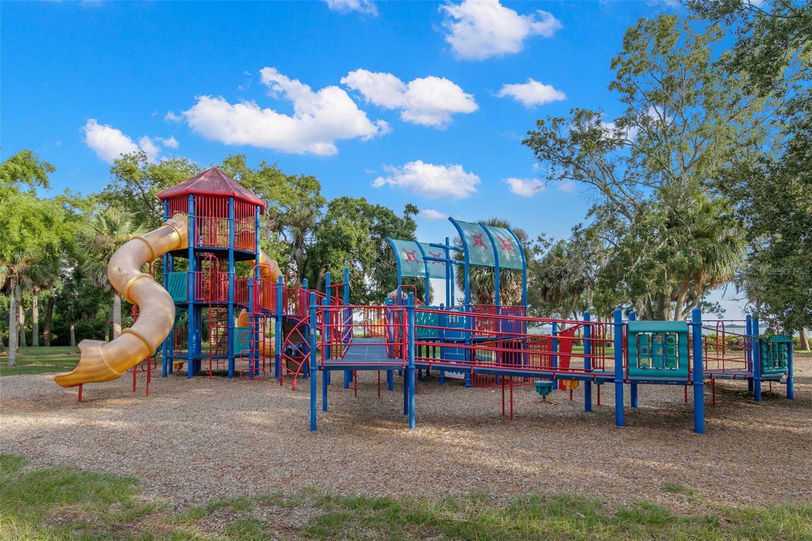 Image 32 of 38 For 337 Shore Drive E