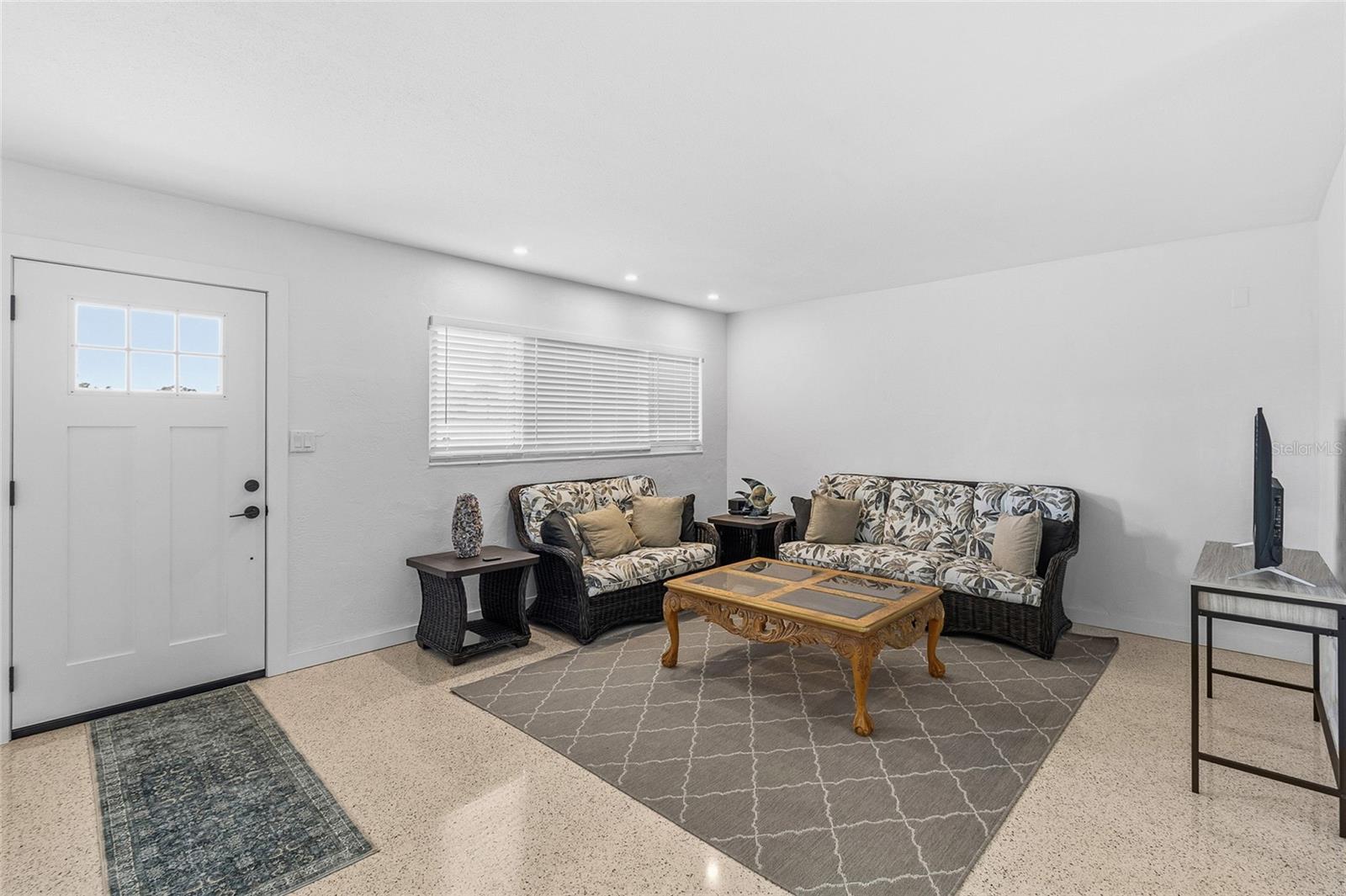 Image 10 of 44 For 3700 Whiting Drive Se