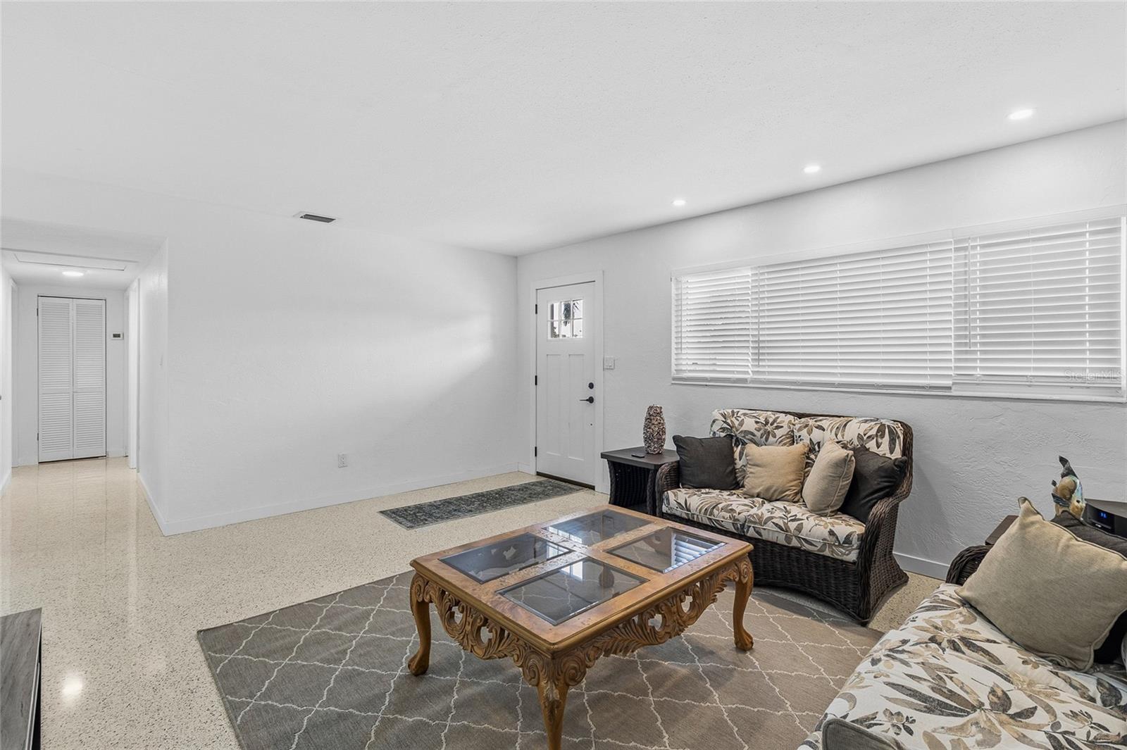 Image 11 of 44 For 3700 Whiting Drive Se