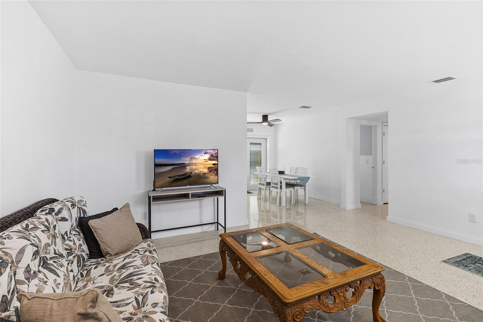 Image 12 of 44 For 3700 Whiting Drive Se