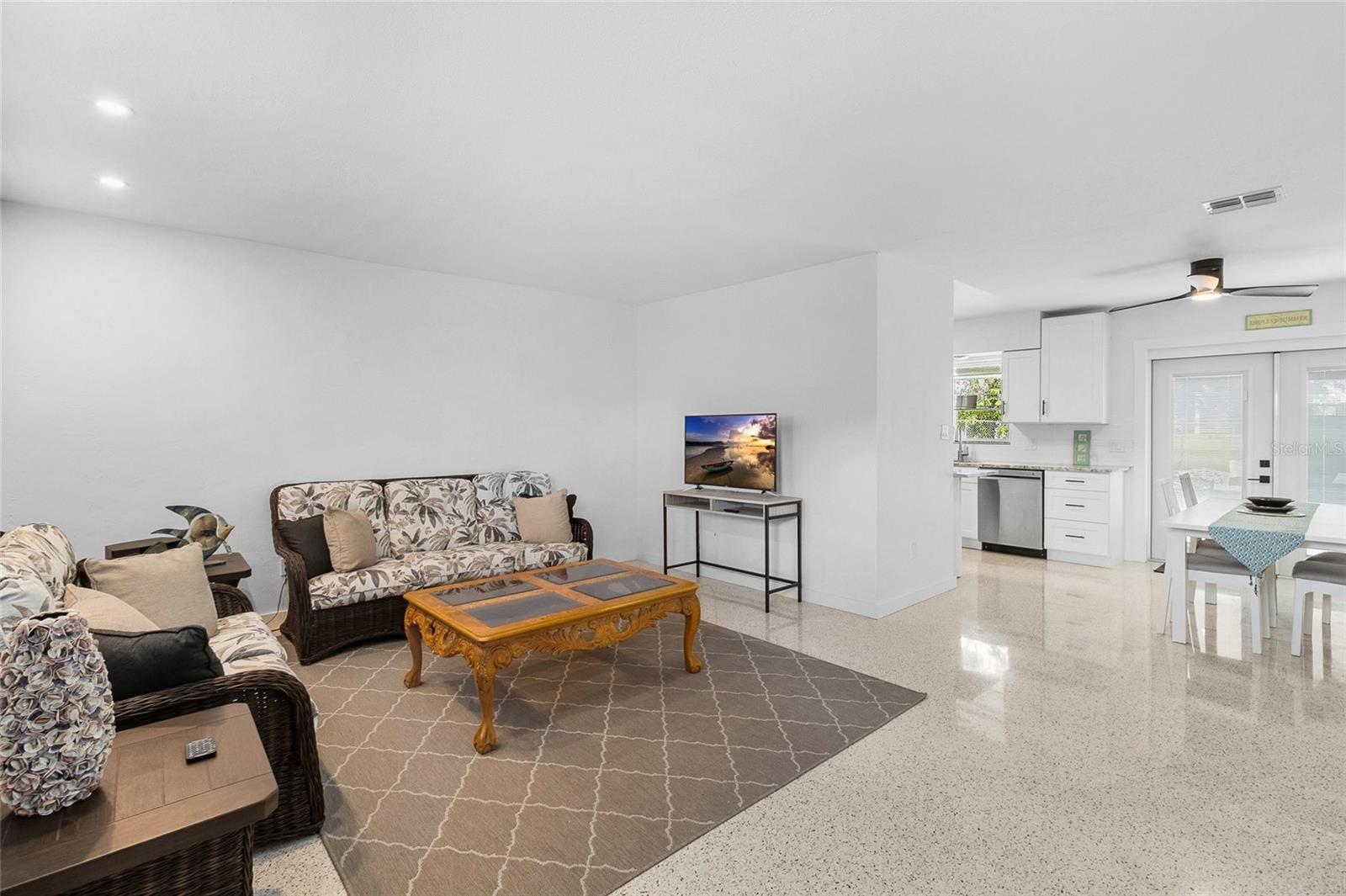 Image 13 of 44 For 3700 Whiting Drive Se