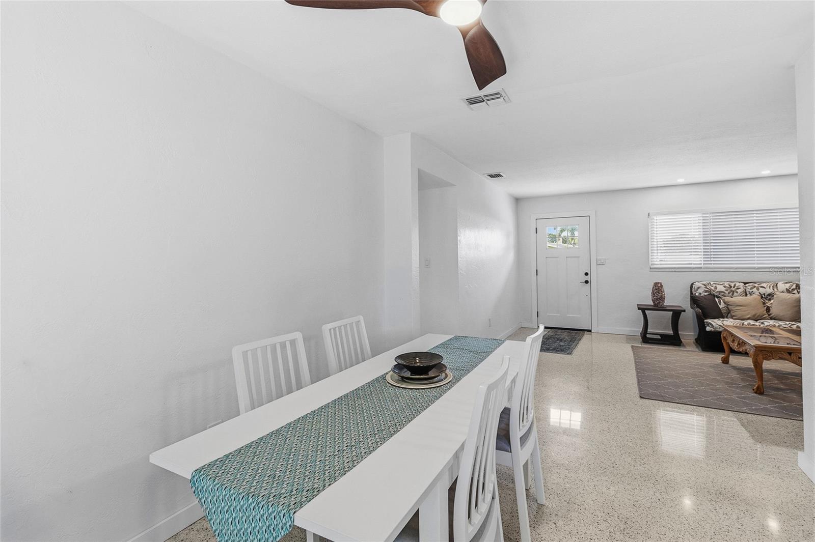 Image 14 of 44 For 3700 Whiting Drive Se