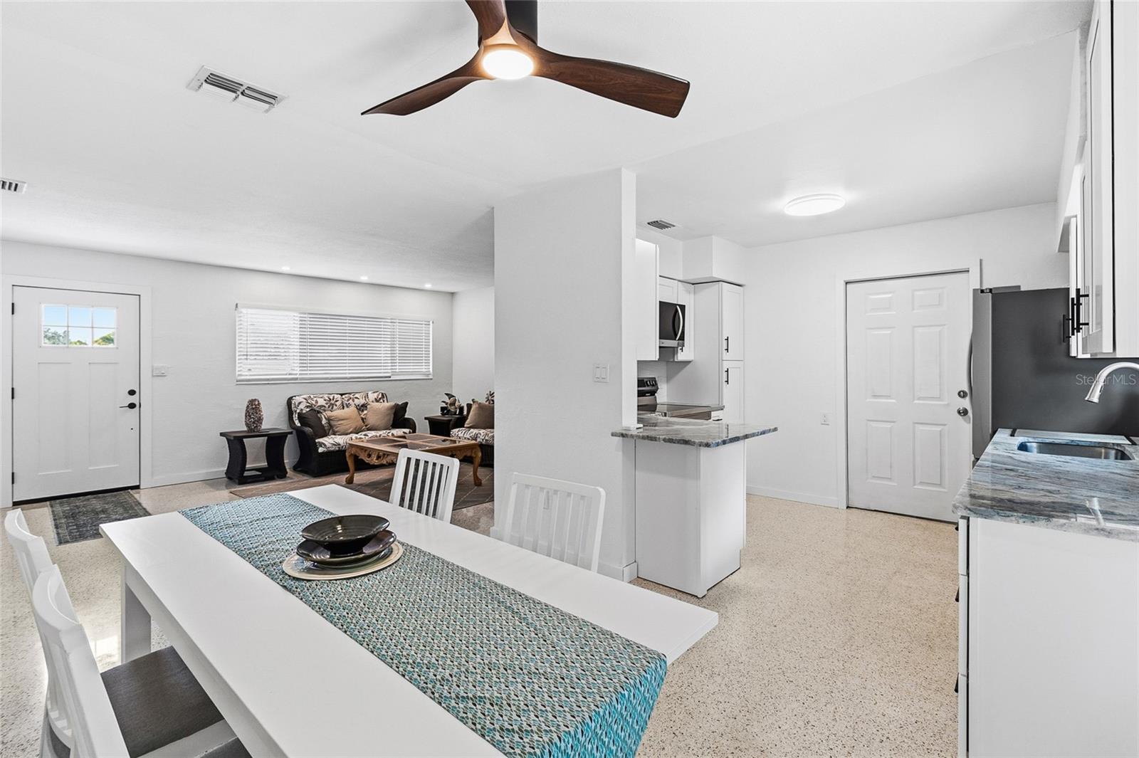 Image 15 of 44 For 3700 Whiting Drive Se