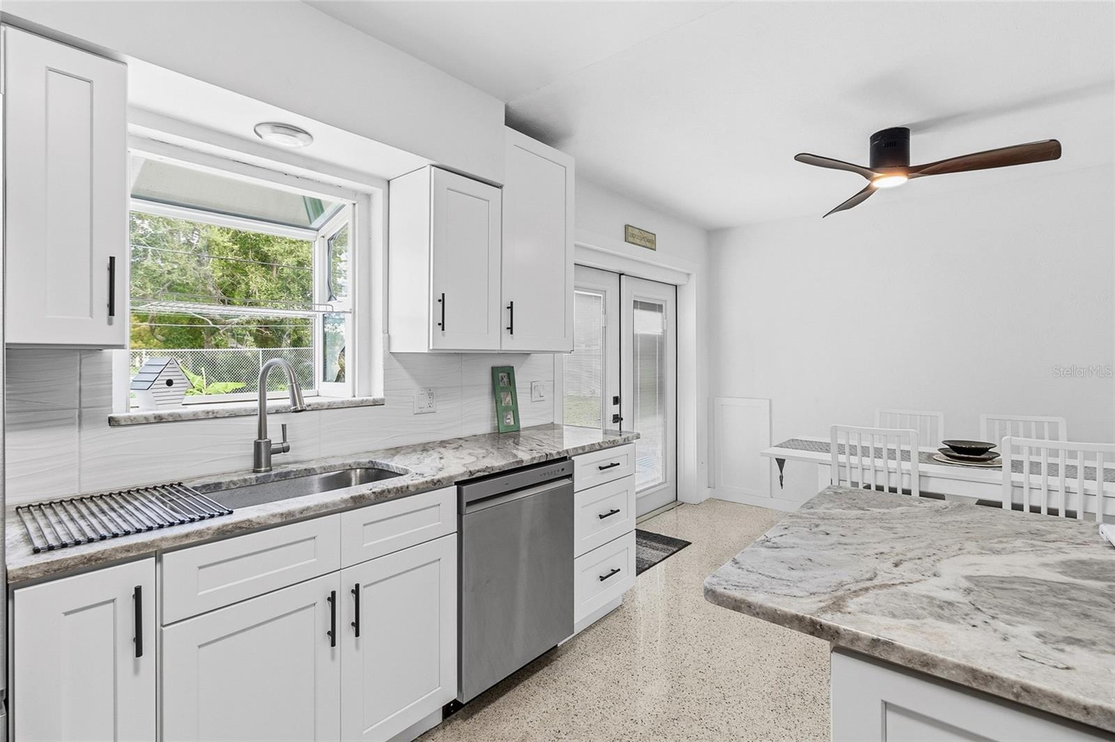 Image 17 of 44 For 3700 Whiting Drive Se