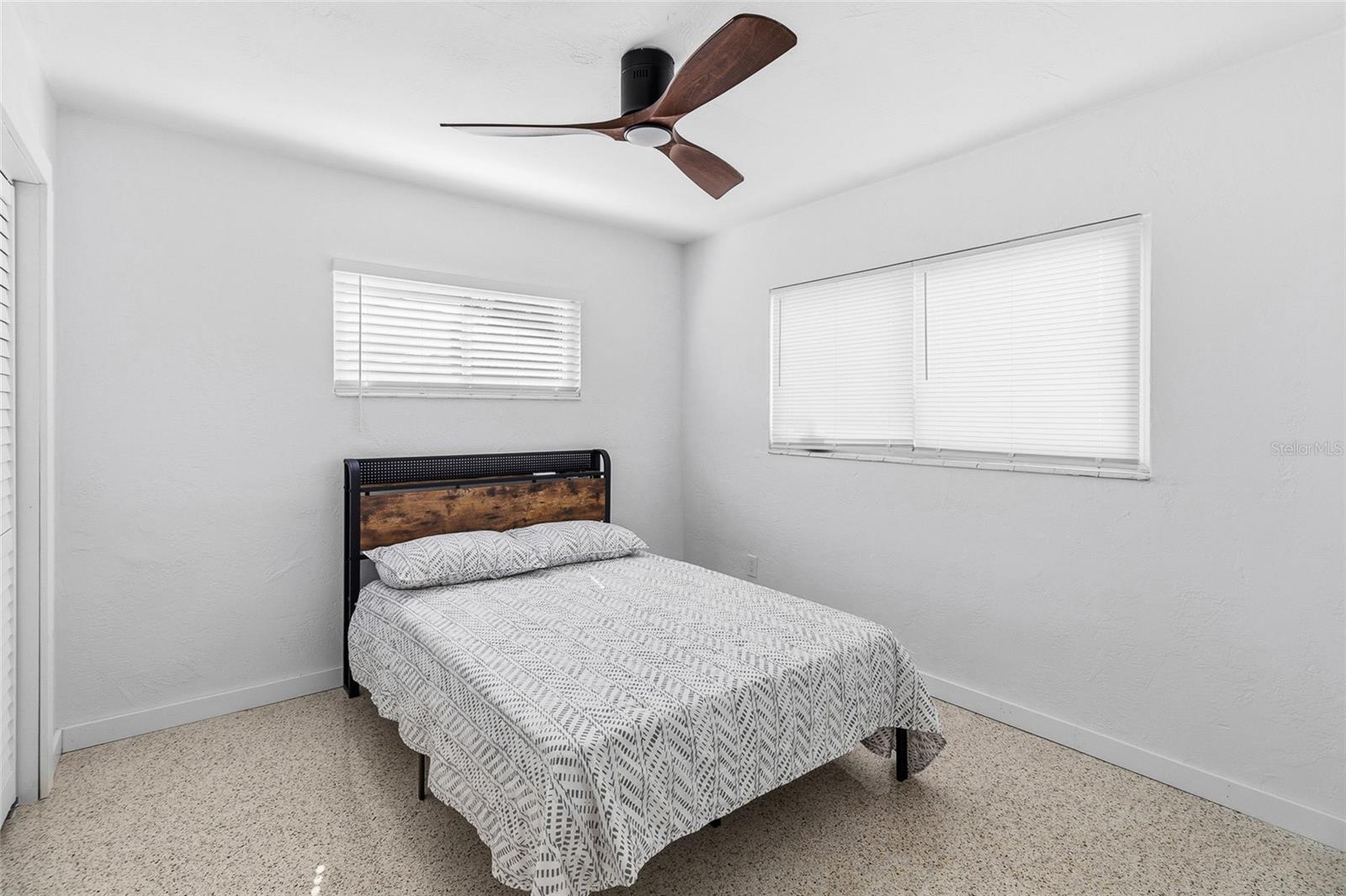 Image 25 of 44 For 3700 Whiting Drive Se