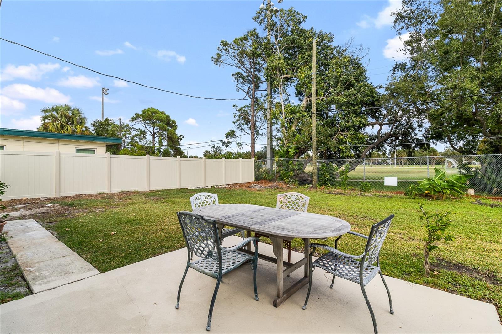 Image 32 of 44 For 3700 Whiting Drive Se