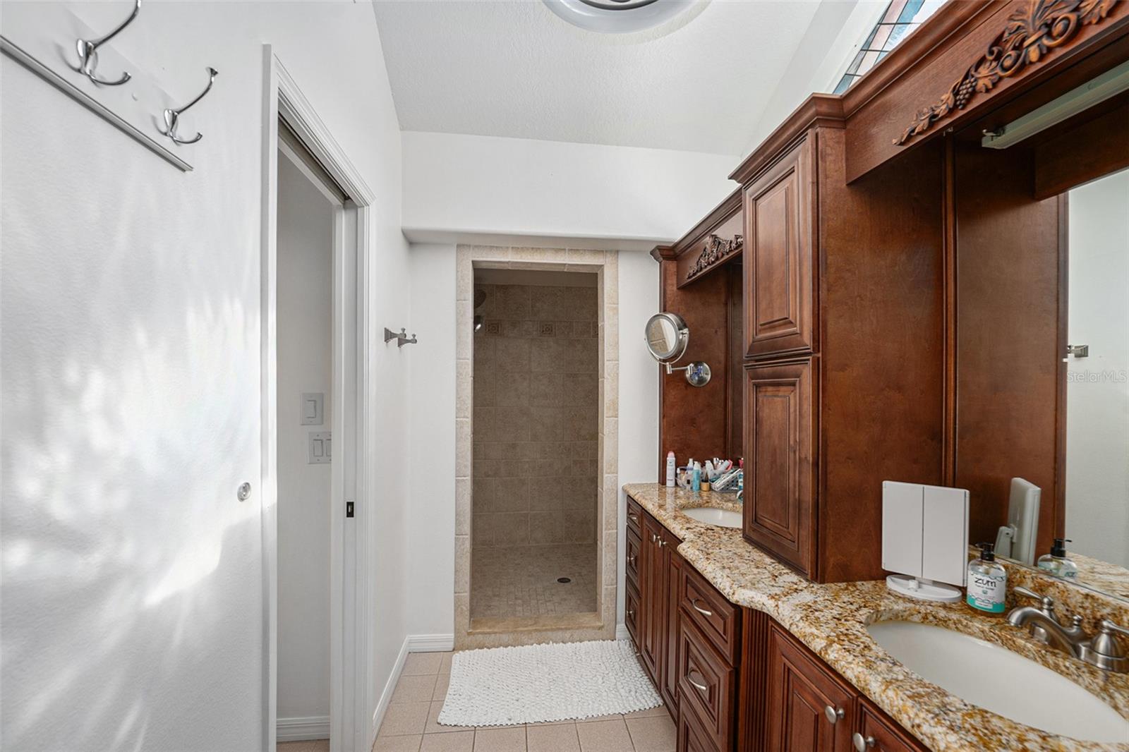 Image 18 of 32 For 724 Crestridge Drive