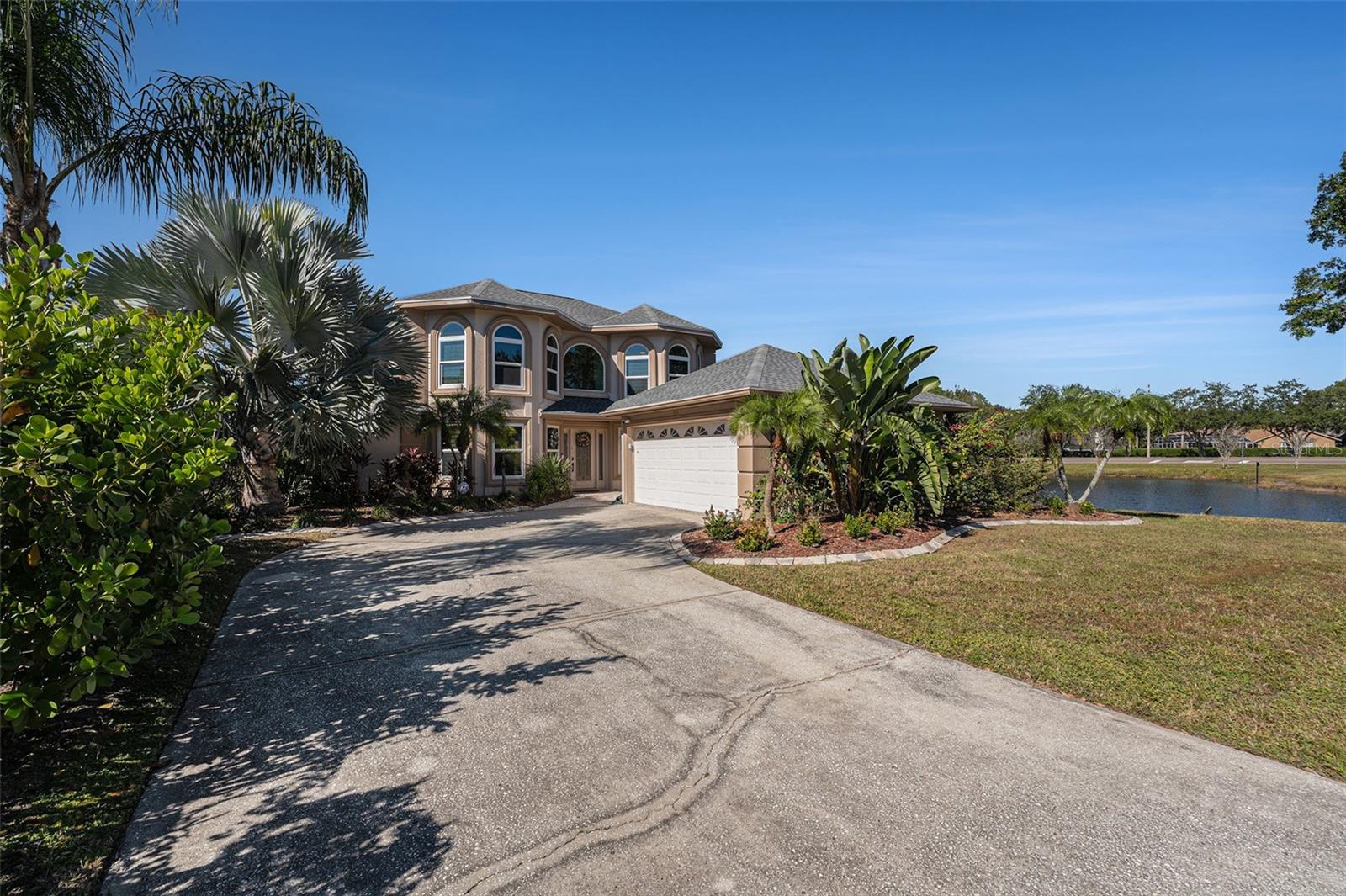 Image 2 of 32 For 724 Crestridge Drive