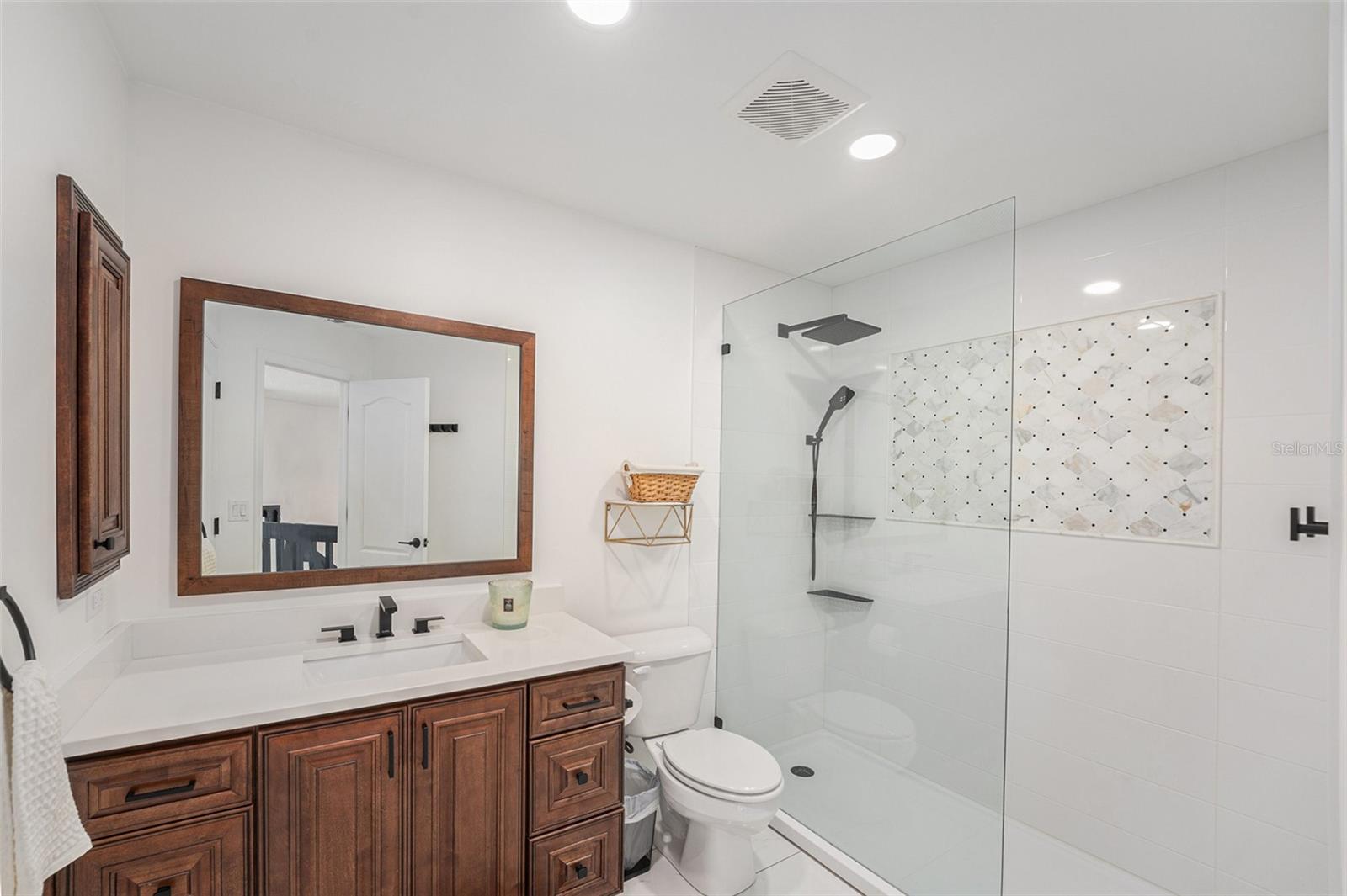 Image 21 of 32 For 724 Crestridge Drive