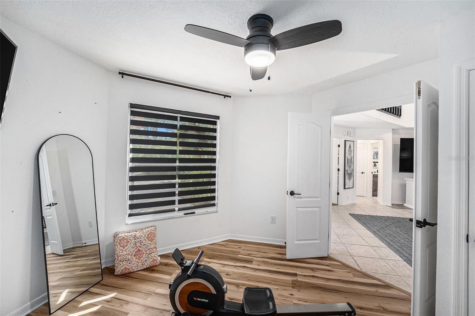 Image 23 of 32 For 724 Crestridge Drive