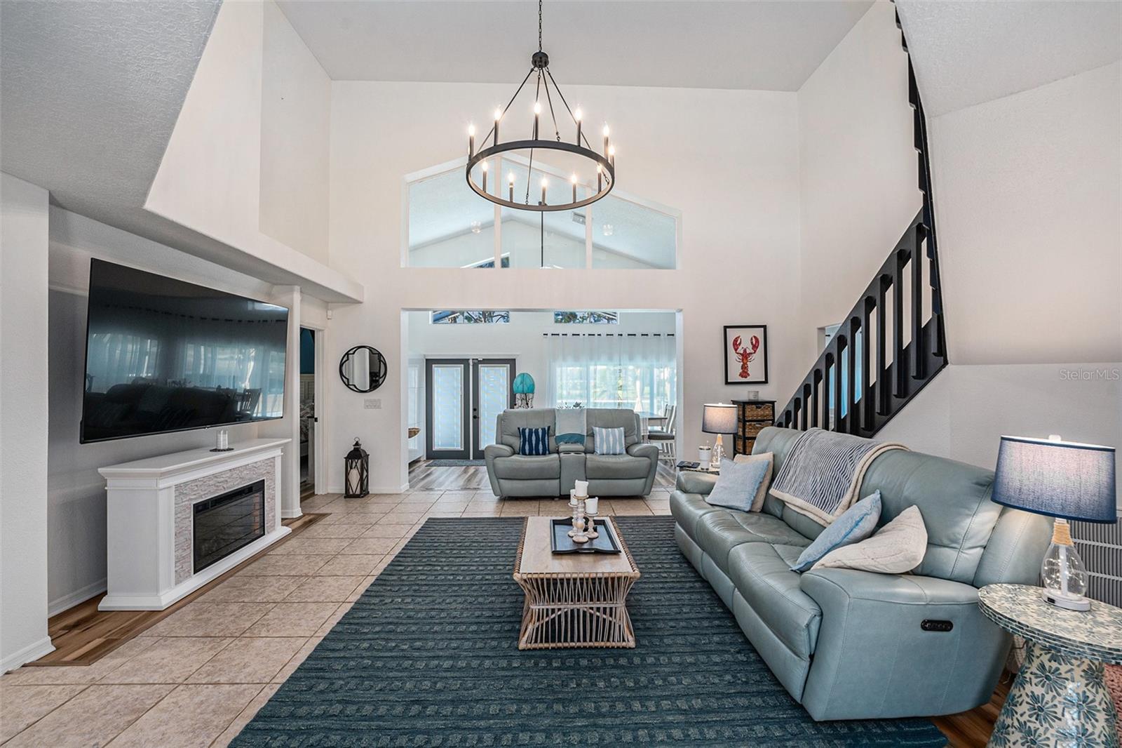 Image 4 of 32 For 724 Crestridge Drive