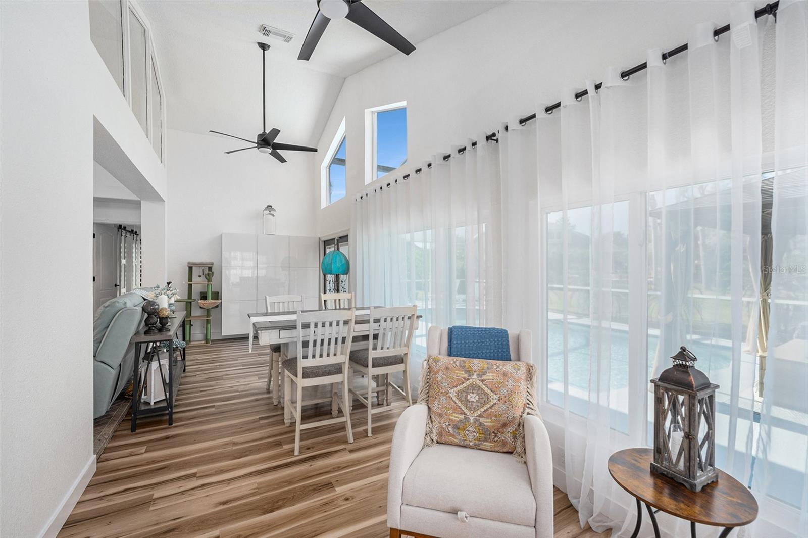 Image 7 of 32 For 724 Crestridge Drive