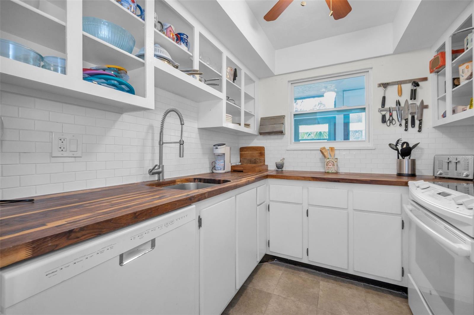 Image 14 of 71 For 631 Windrush Bay Drive 143