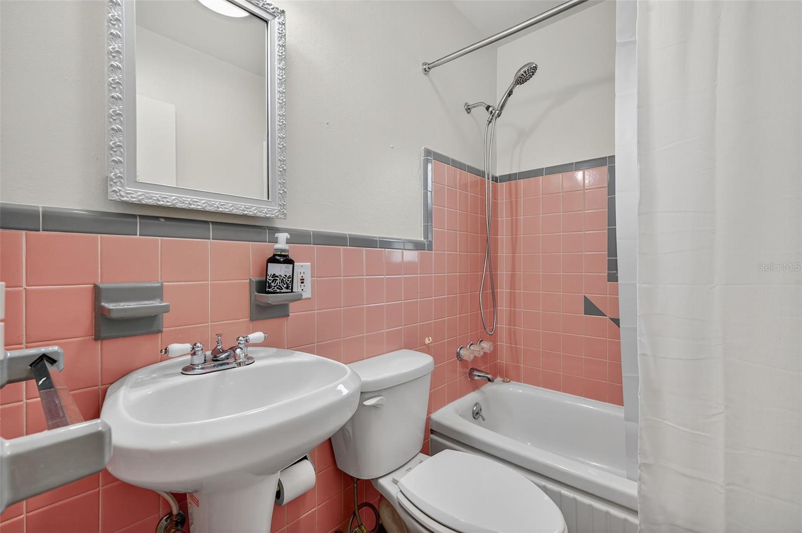 Image 28 of 57 For 5410 19th Ave S