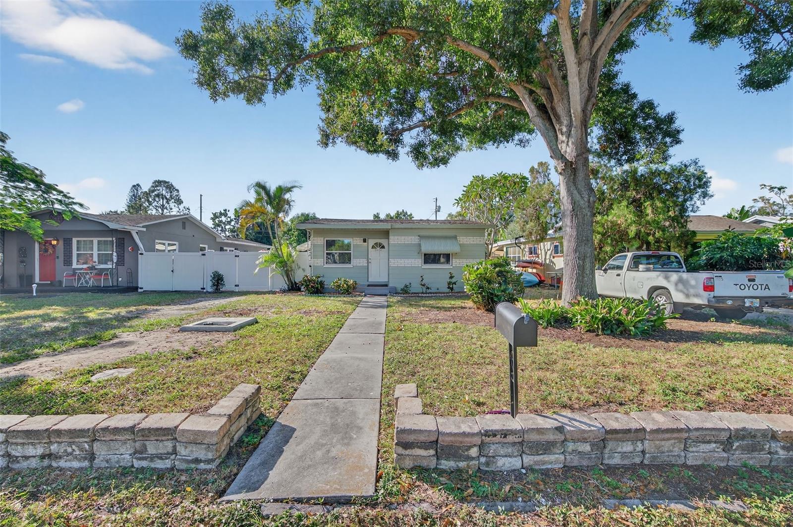 Image 4 of 57 For 5410 19th Ave S