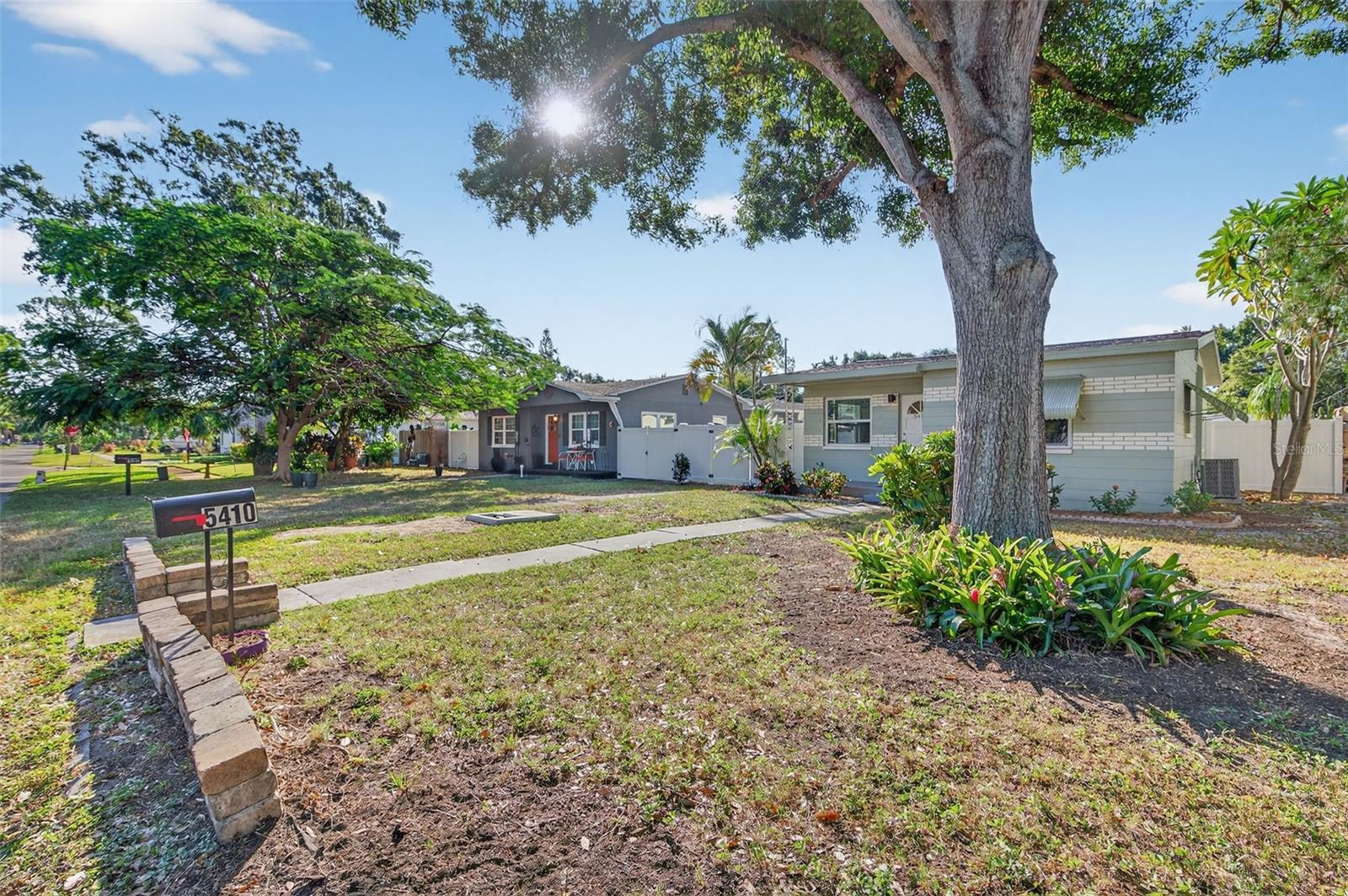 Image 6 of 57 For 5410 19th Ave S