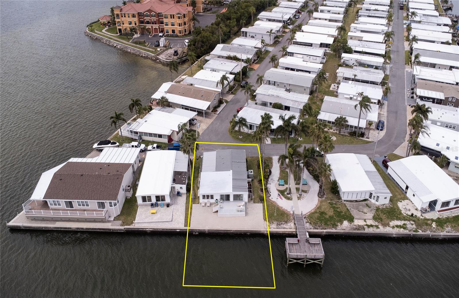 Image 13 of 52 For 18675 Us Highway 19 N 397