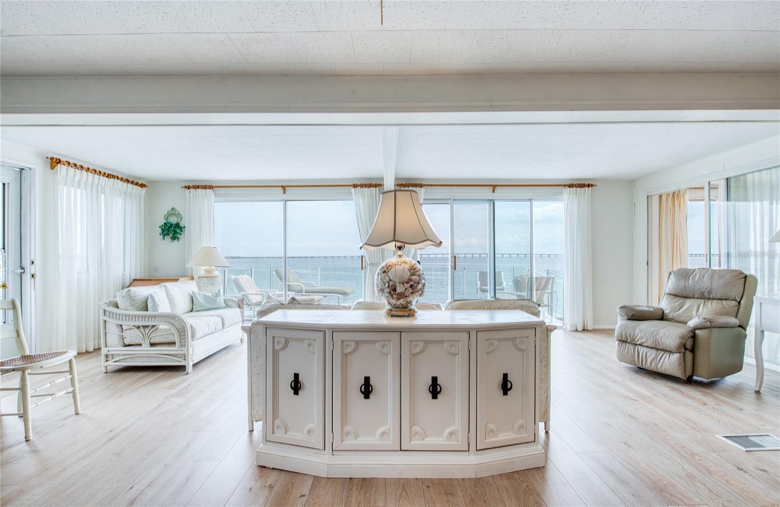 Image 19 of 52 For 18675 Us Highway 19 N 397