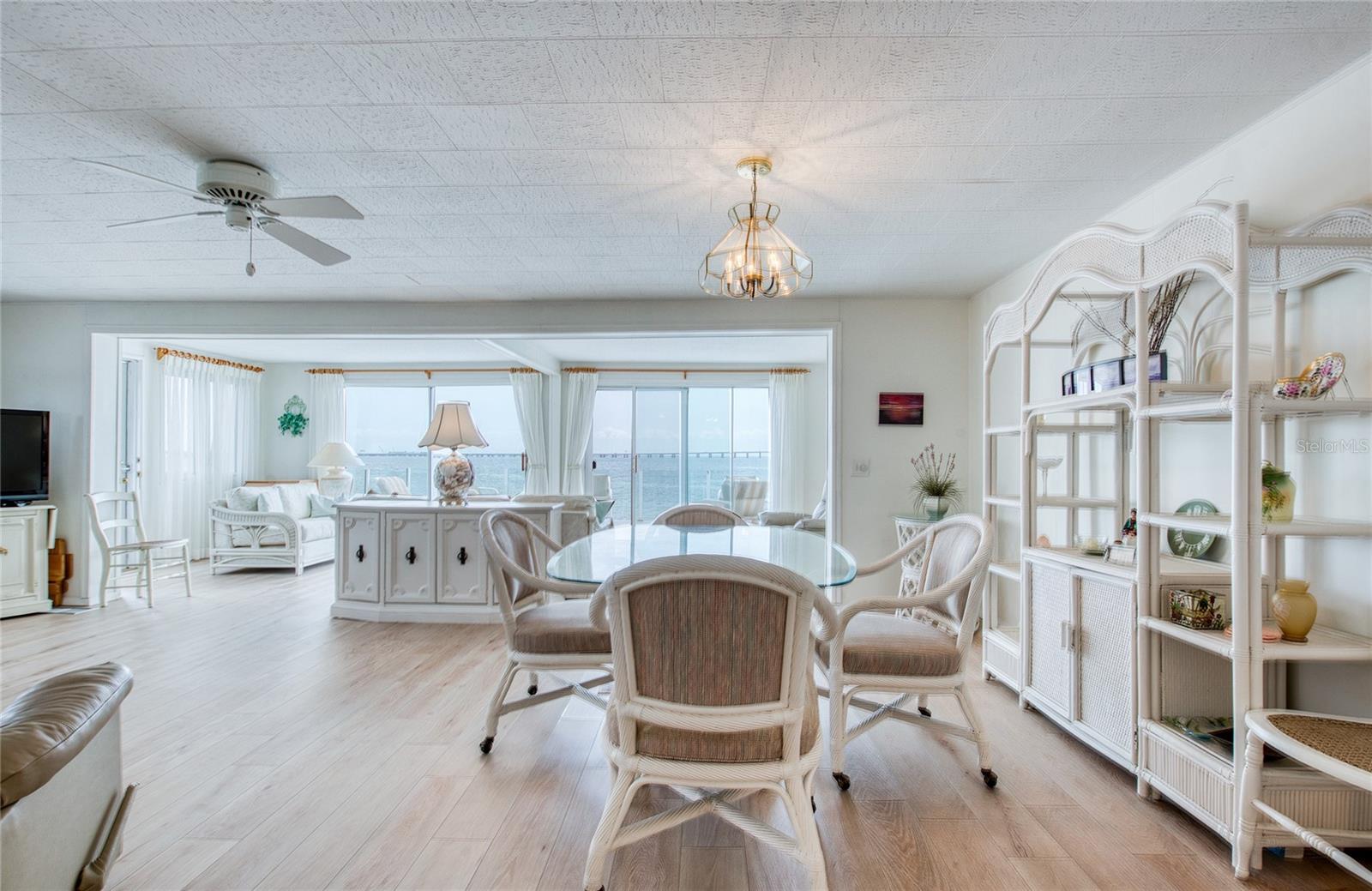 Image 22 of 52 For 18675 Us Highway 19 N 397