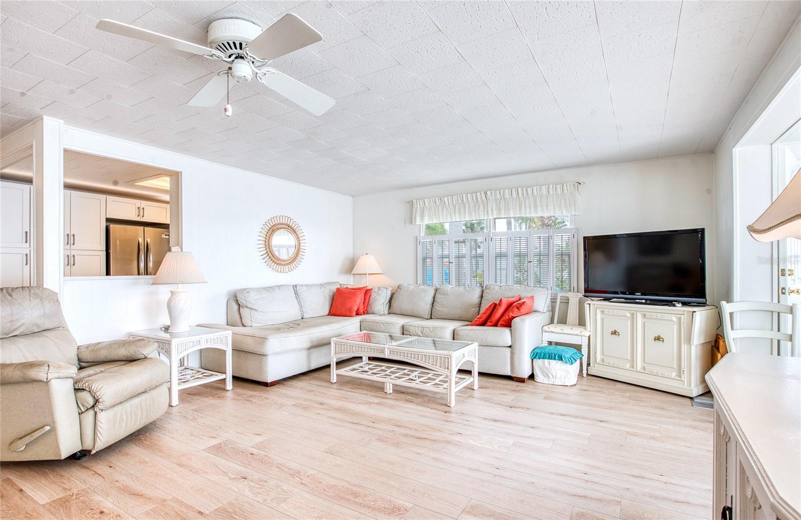 Image 25 of 52 For 18675 Us Highway 19 N 397