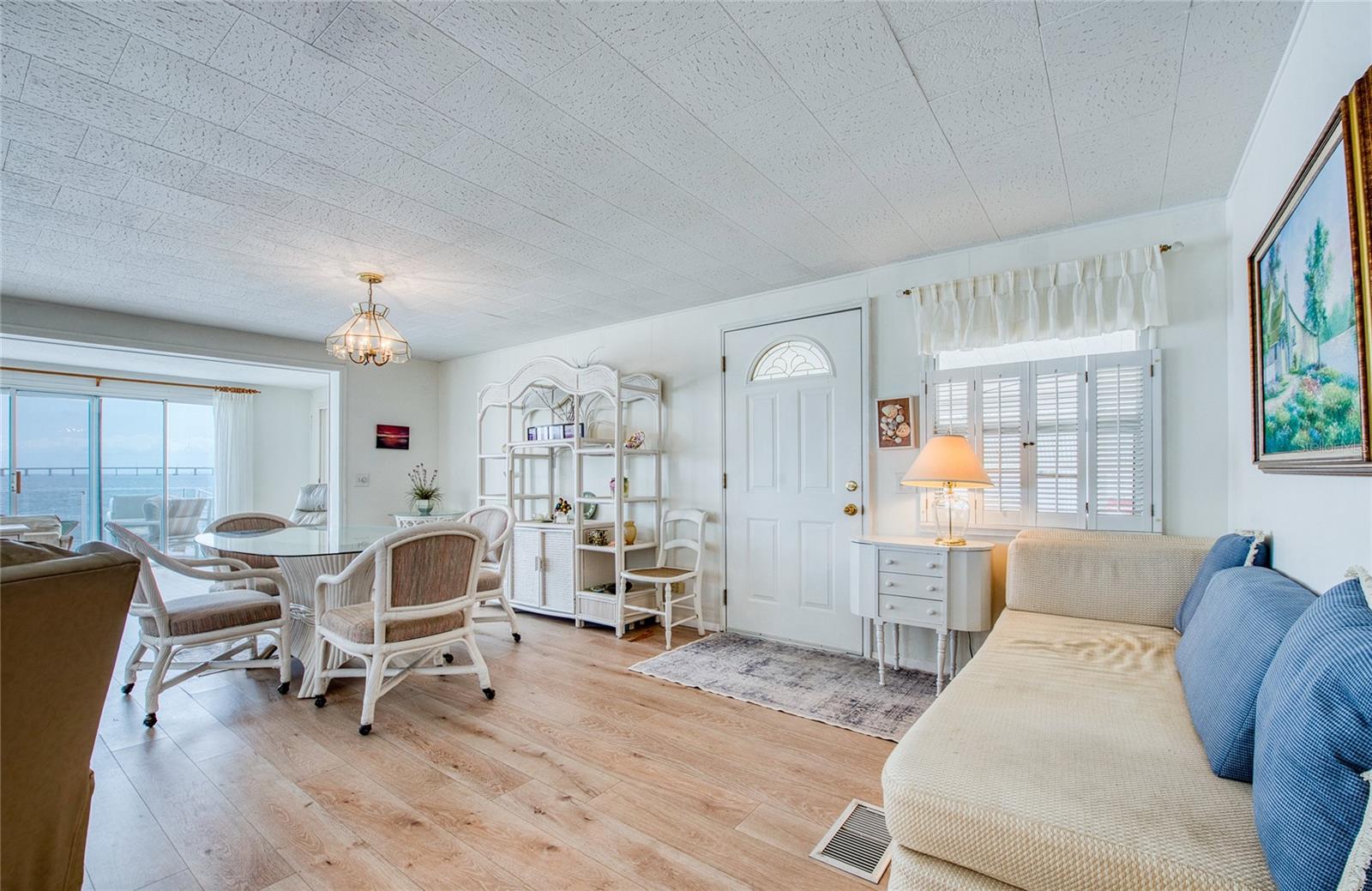 Image 28 of 52 For 18675 Us Highway 19 N 397