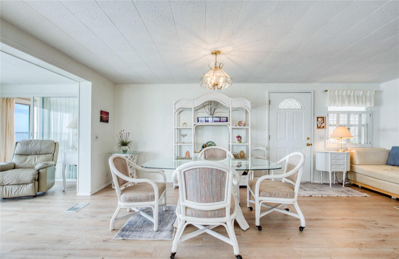 Image 29 of 52 For 18675 Us Highway 19 N 397