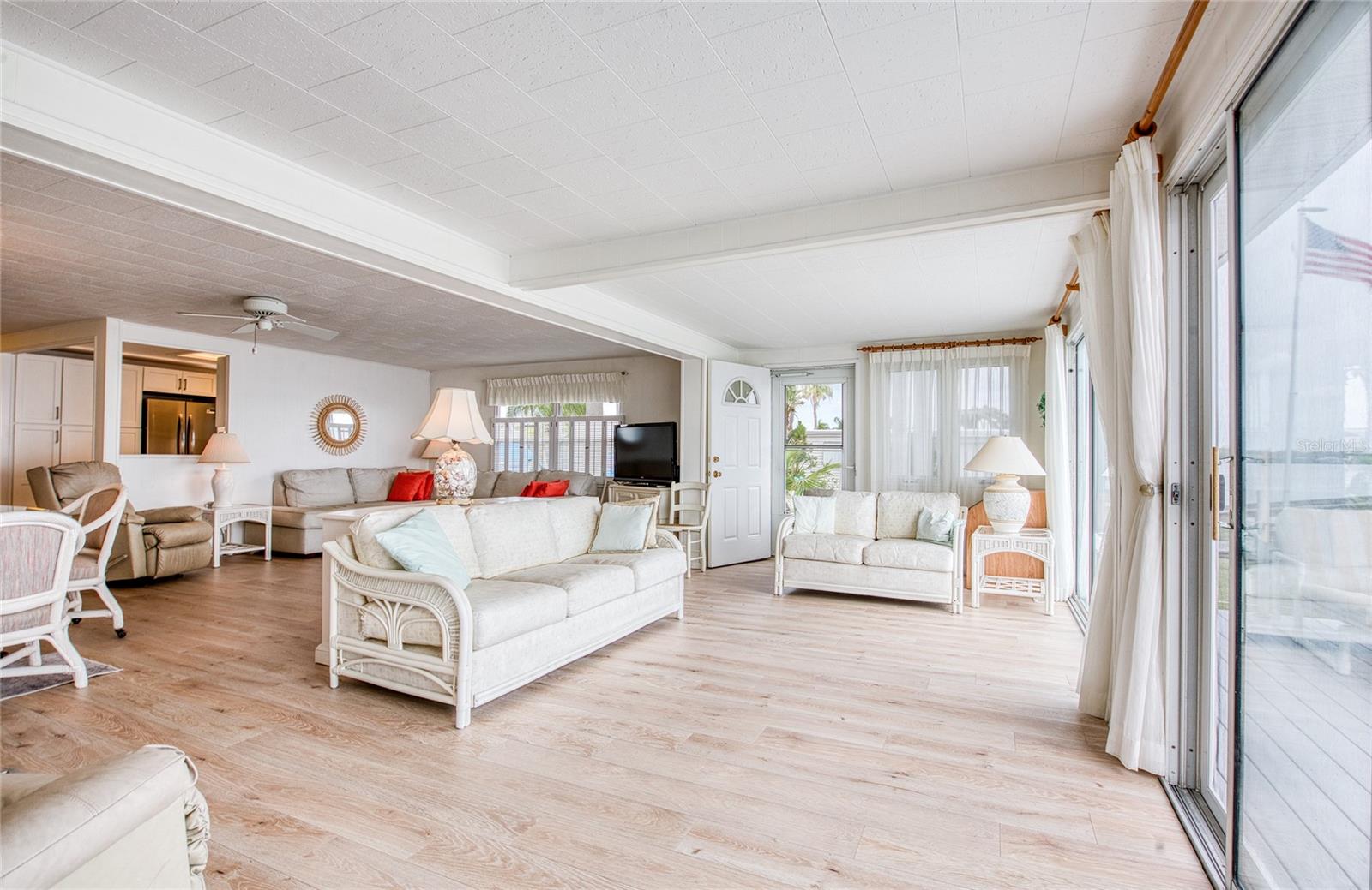 Image 32 of 52 For 18675 Us Highway 19 N 397