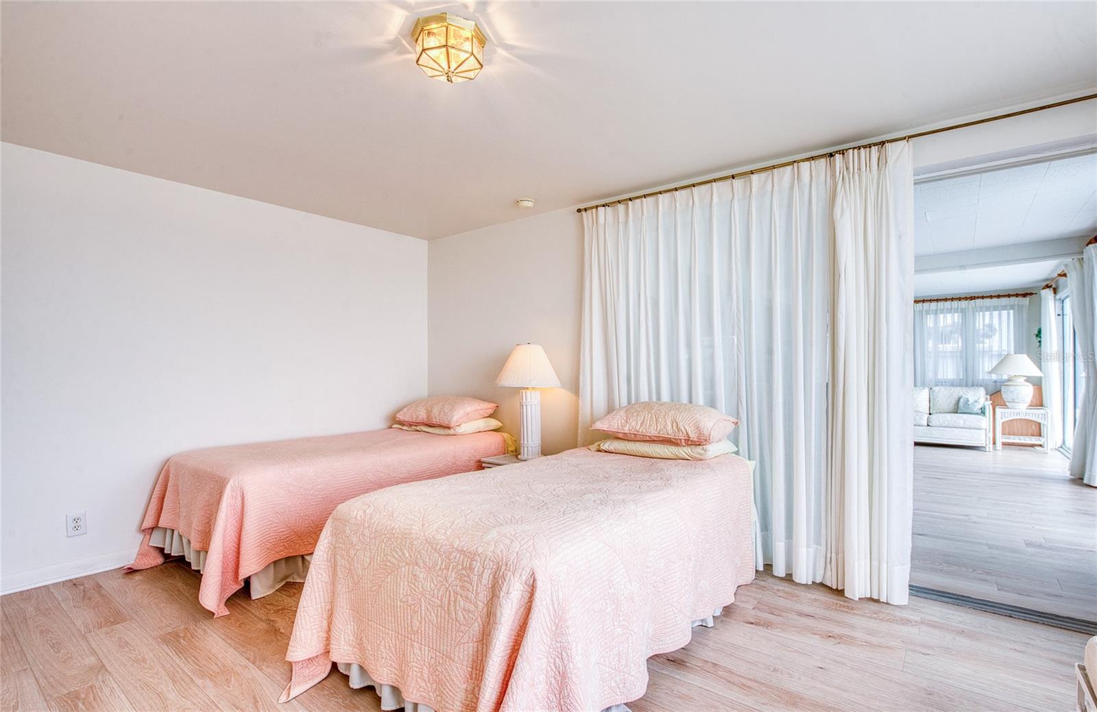 Image 40 of 52 For 18675 Us Highway 19 N 397