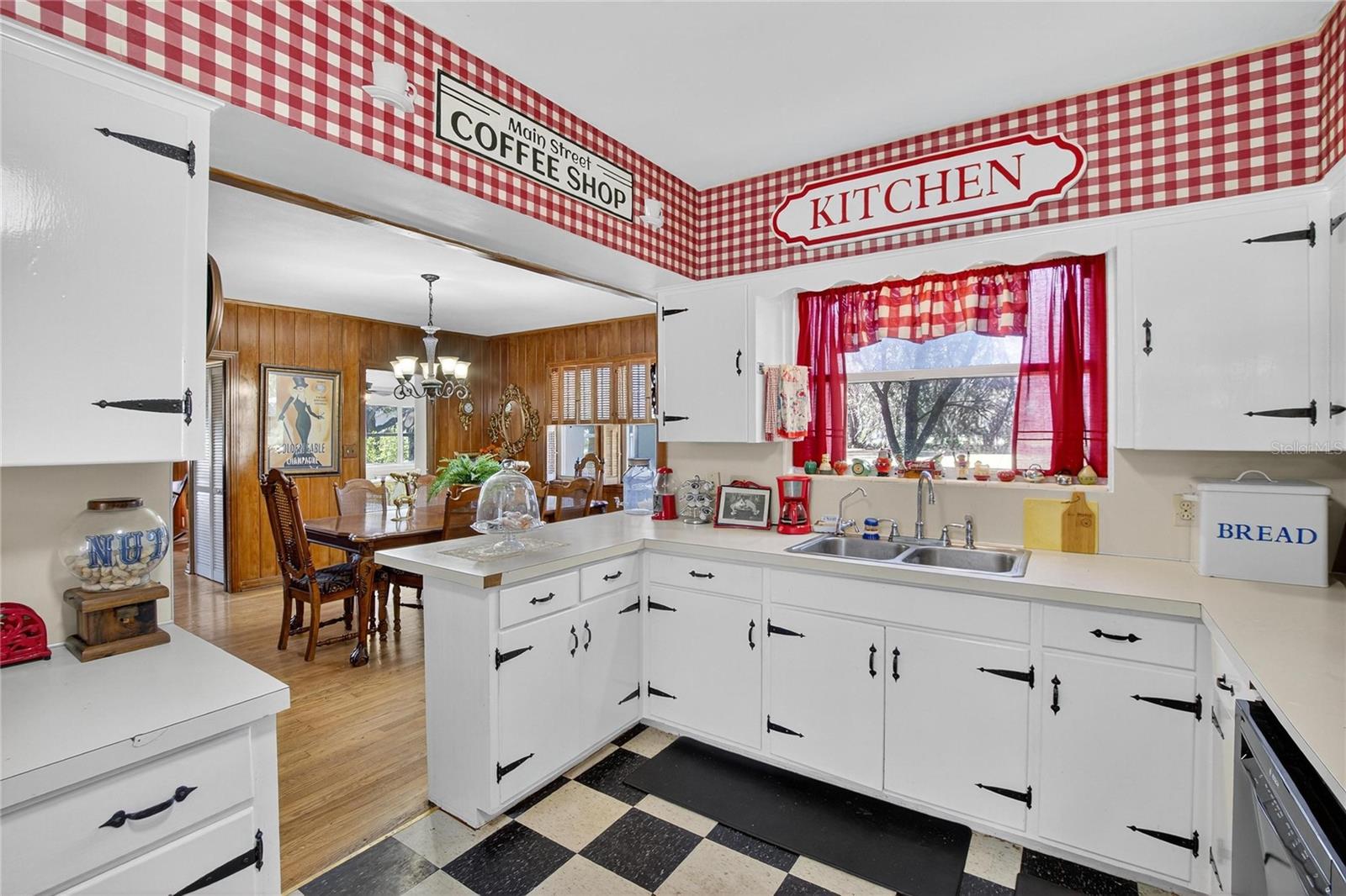 Image 15 of 51 For 2203 Hidden Pond Road