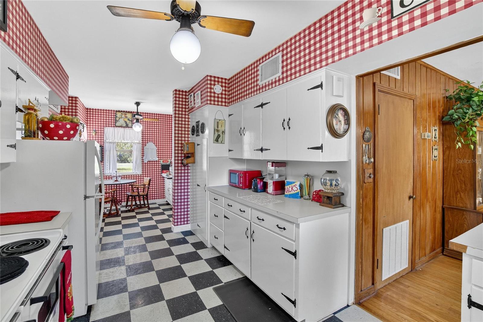 Image 16 of 51 For 2203 Hidden Pond Road