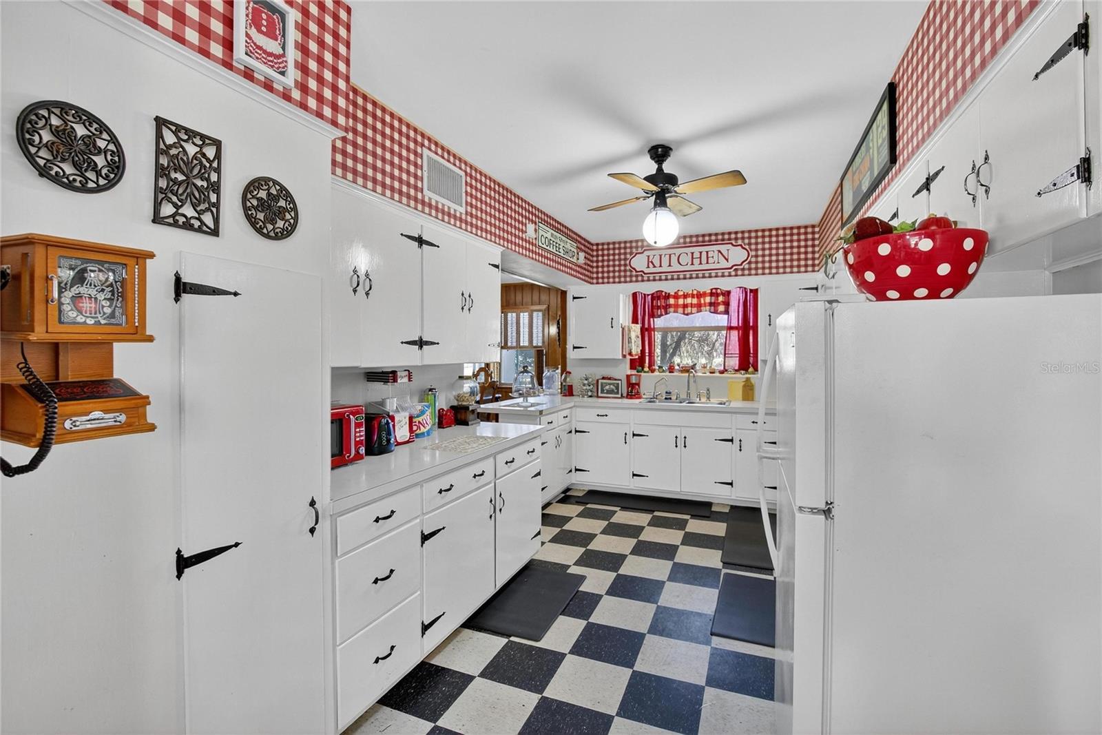 Image 18 of 51 For 2203 Hidden Pond Road