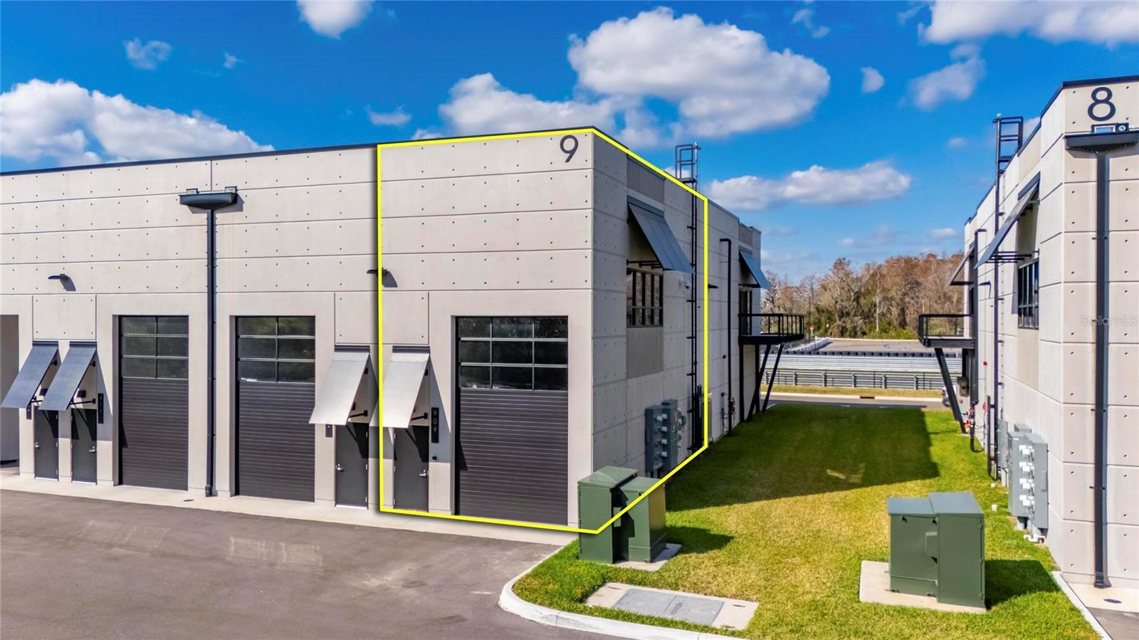 Image 22 of 42 For 6500 Motor Enclave Way 909