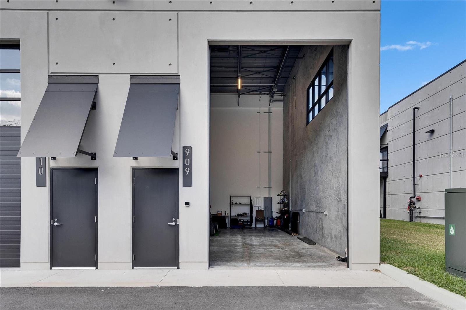 Image 9 of 42 For 6500 Motor Enclave Way 909