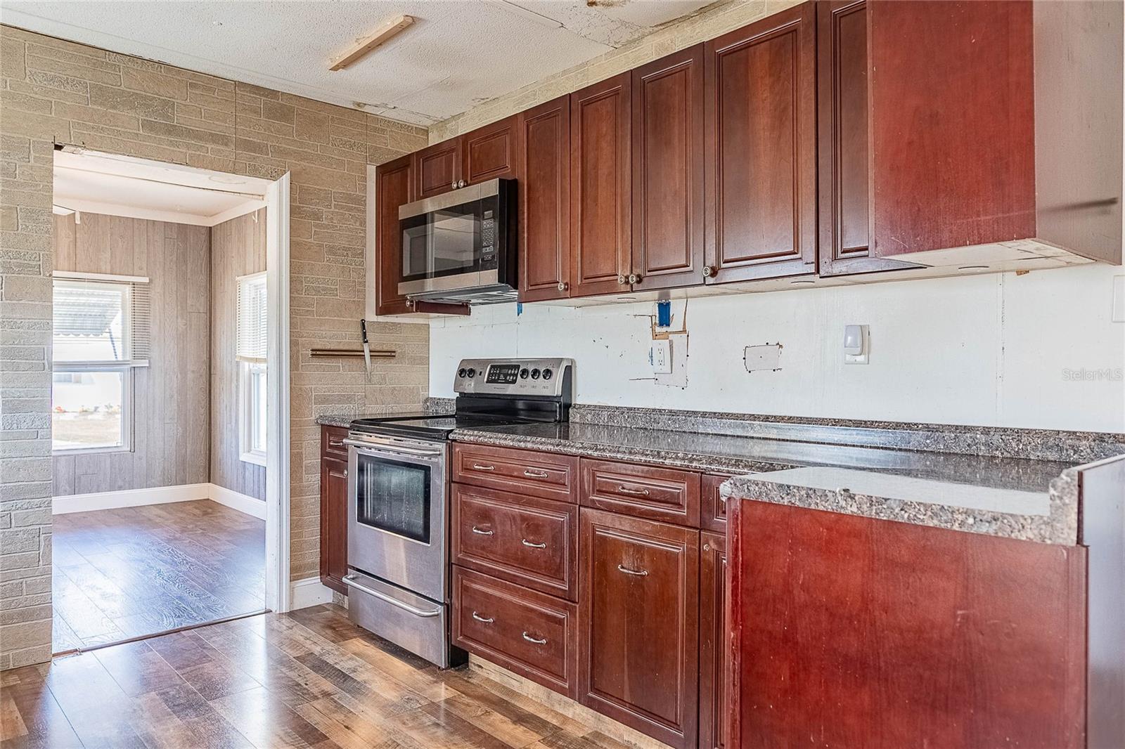 Image 8 of 29 For 37228 Eileen Avenue