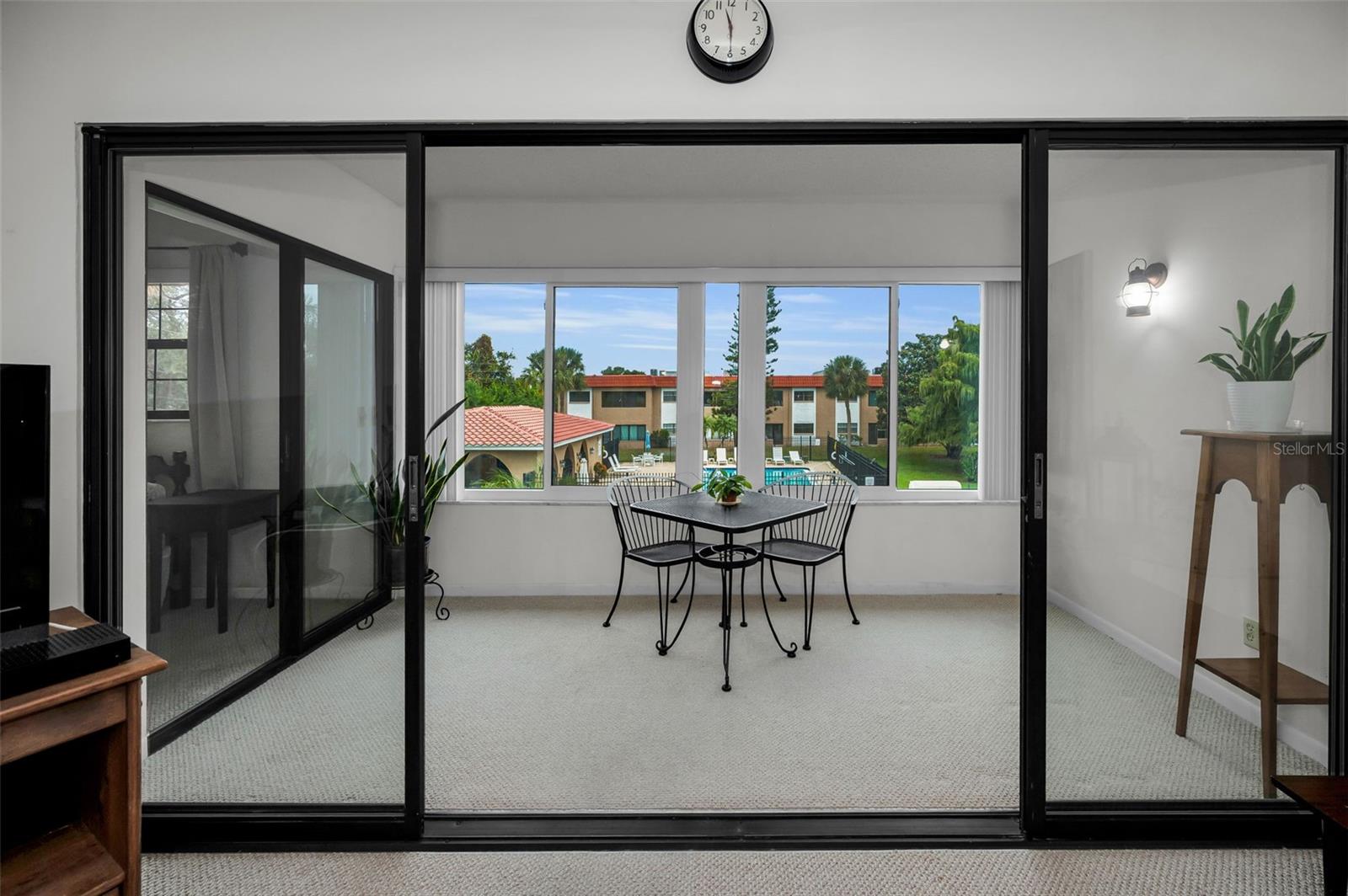 Listing photo id 8 for 1750 Belleair Forest Drive C12