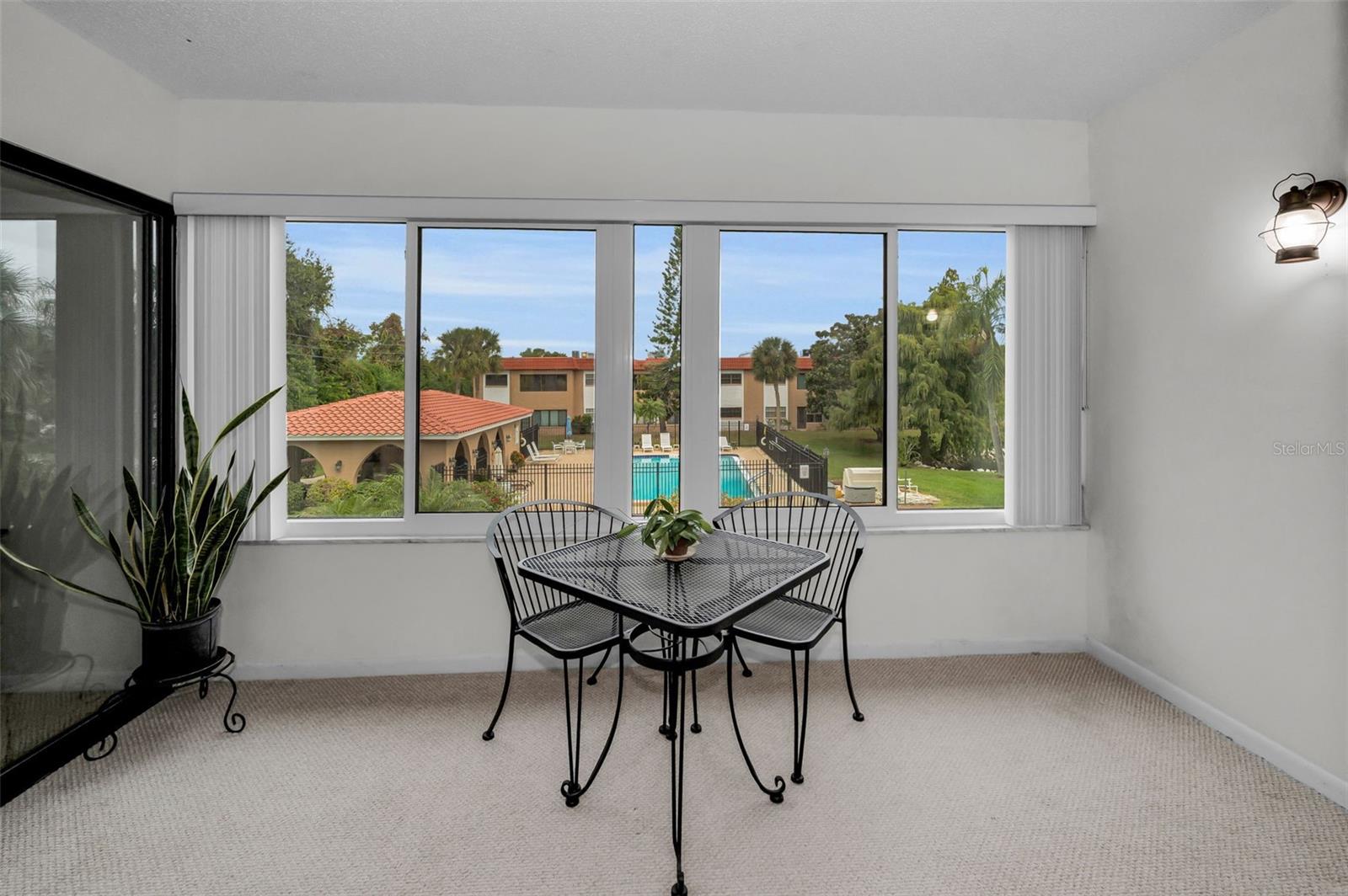 Listing photo id 9 for 1750 Belleair Forest Drive C12