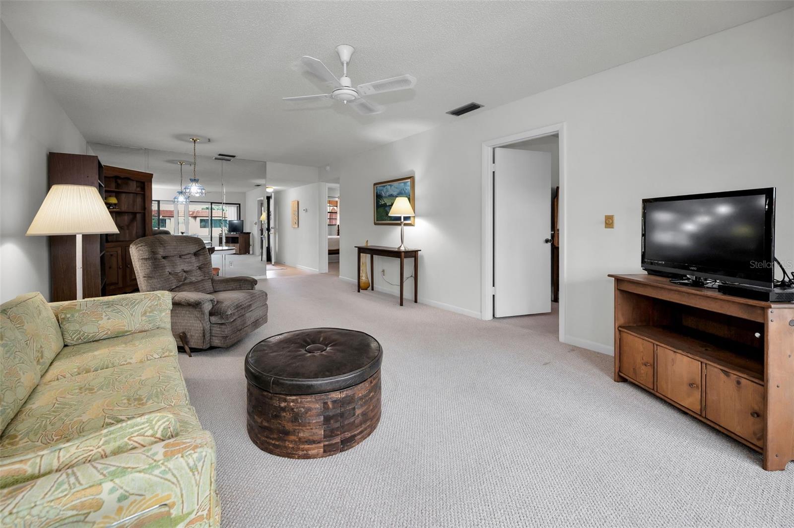 Listing photo id 15 for 1750 Belleair Forest Drive C12